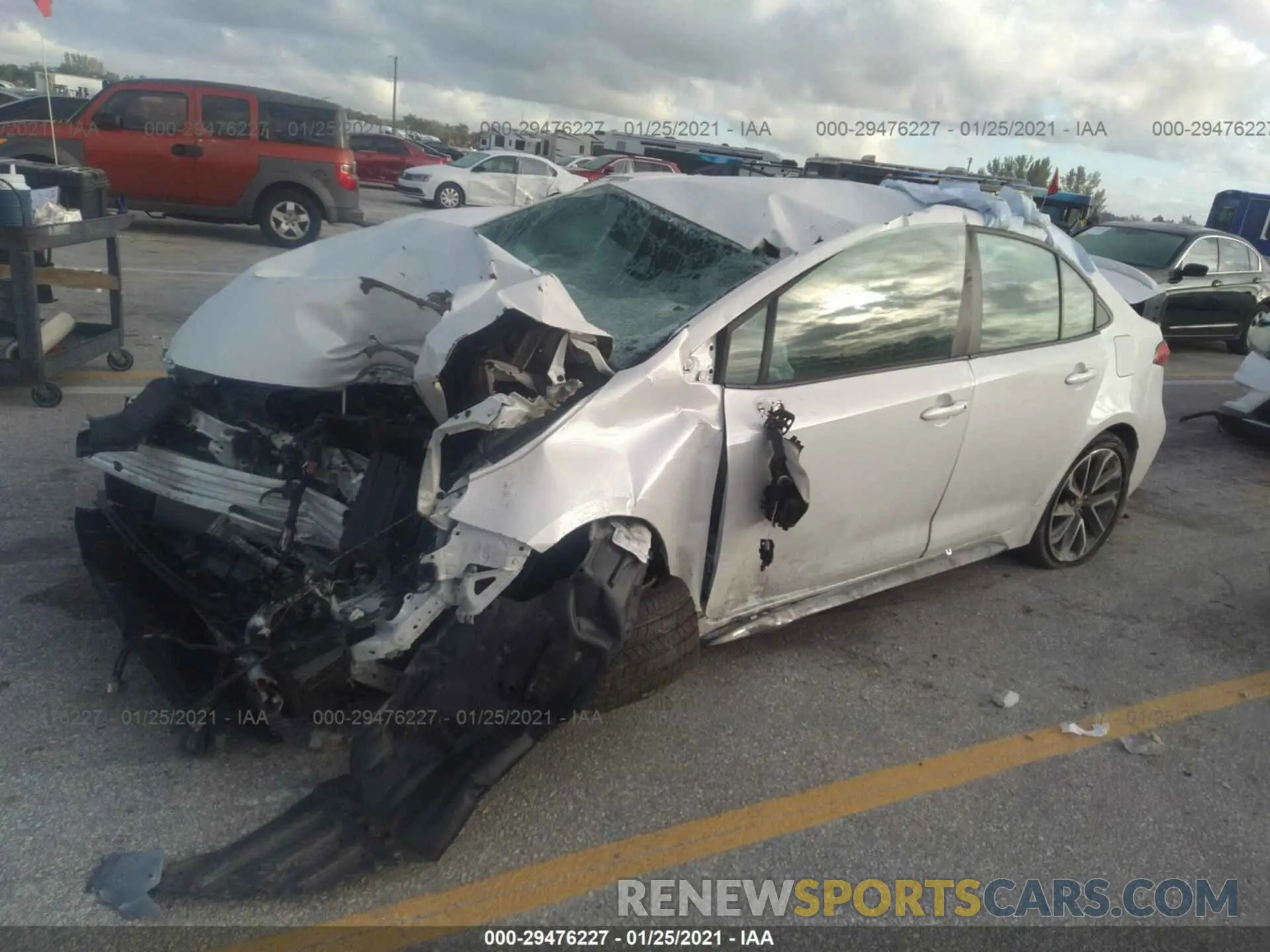 2 fotografías del automóvil dañado 5YFS4RCEXLP041500 TOYOTA COROLLA 2020