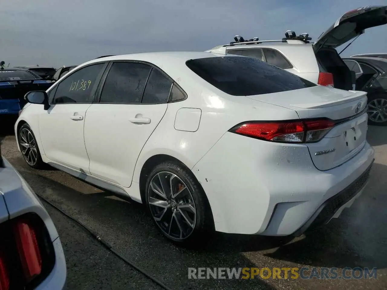 2 fotografías del automóvil dañado 5YFS4RCEXLP047846 TOYOTA COROLLA 2020