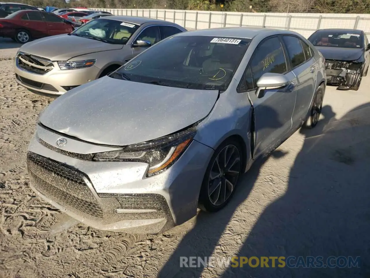 2 fotografías del automóvil dañado 5YFS4RCEXLP055395 TOYOTA COROLLA 2020