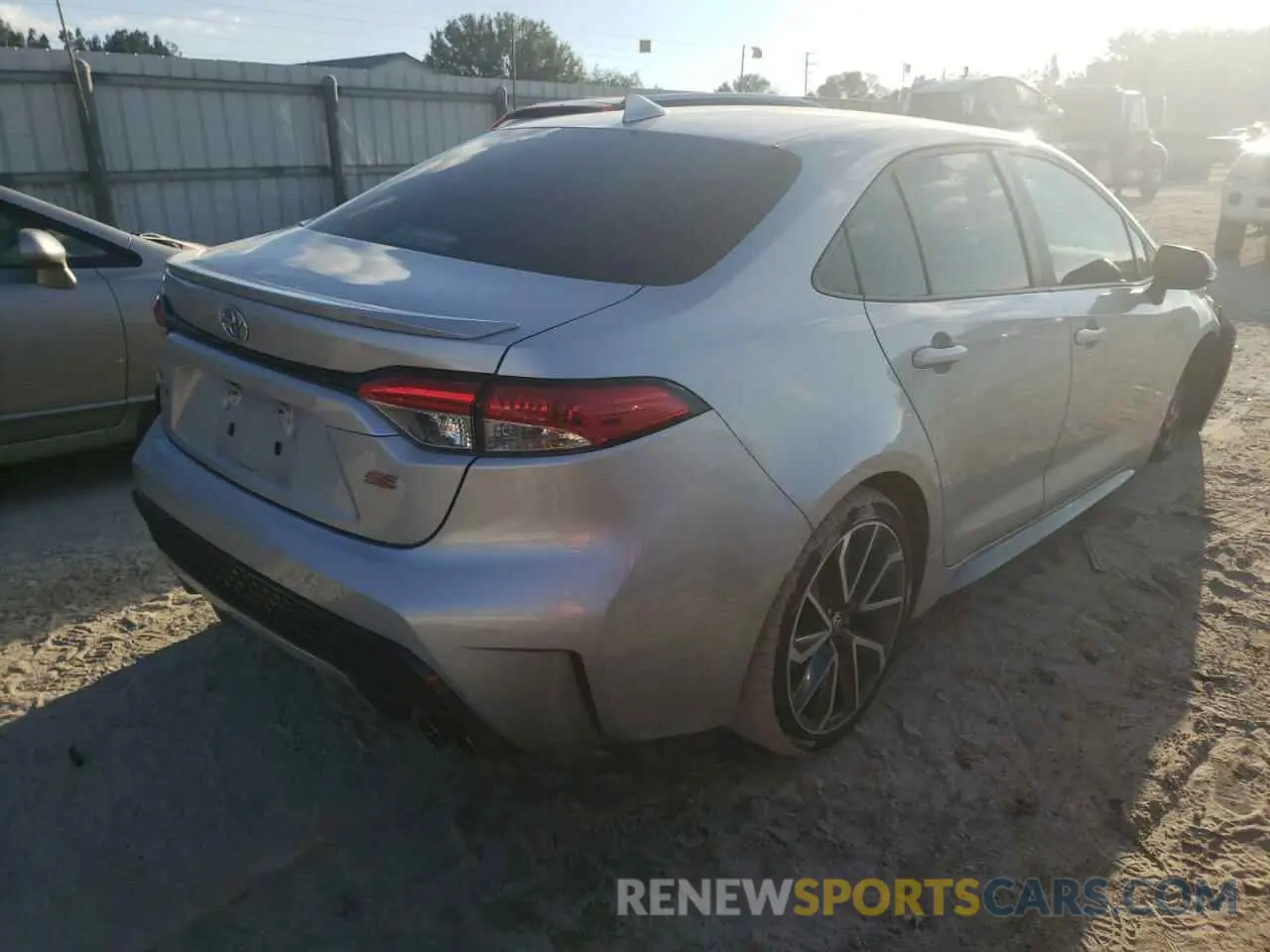 4 fotografías del automóvil dañado 5YFS4RCEXLP055395 TOYOTA COROLLA 2020