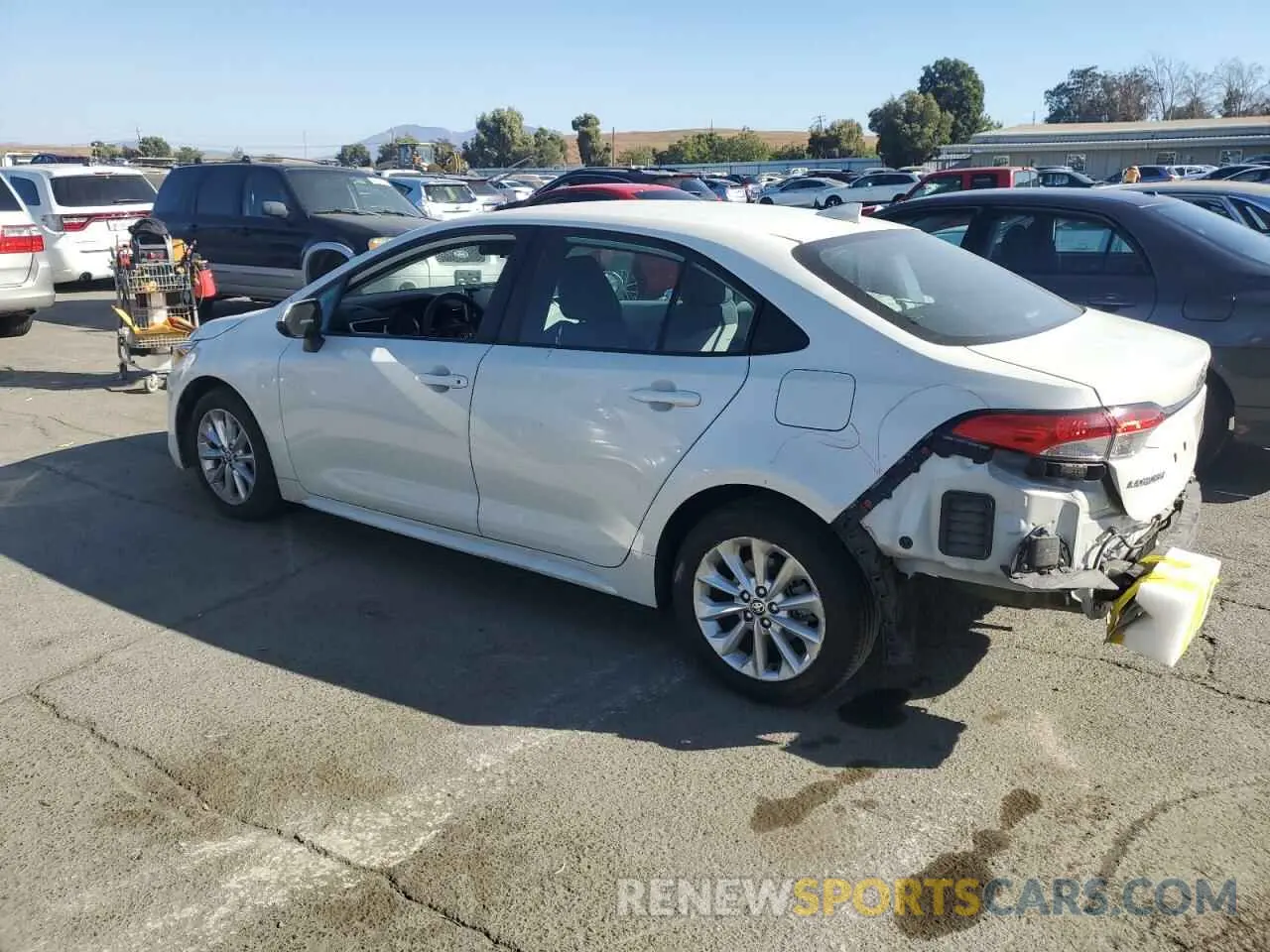 2 fotografías del automóvil dañado 5YFVPRAE3LP144880 TOYOTA COROLLA 2020