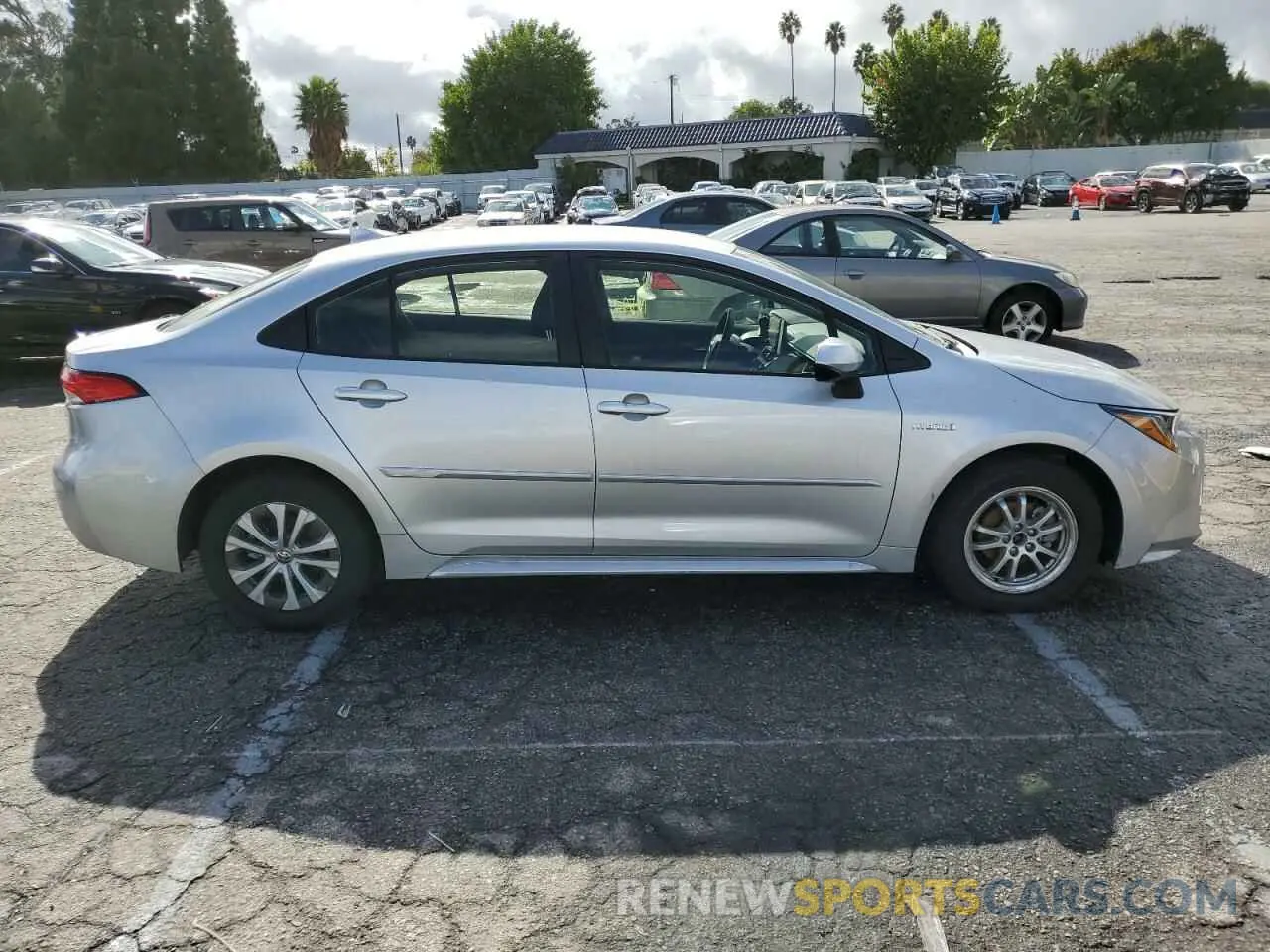 9 fotografías del automóvil dañado JTDEBRBE0LJ003895 TOYOTA COROLLA 2020