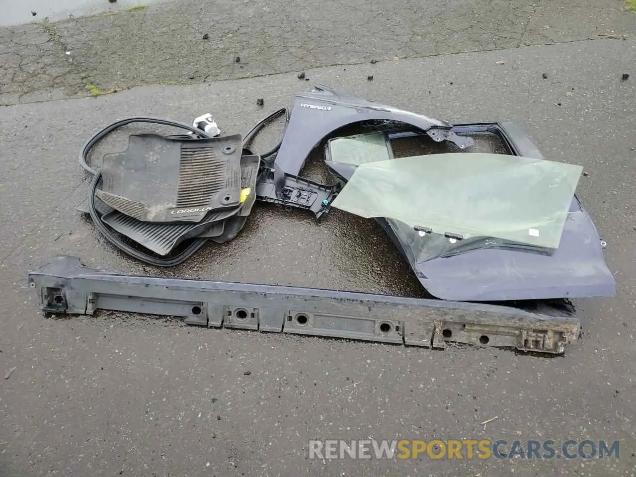 12 fotografías del automóvil dañado JTDEBRBE1LJ030734 TOYOTA COROLLA 2020