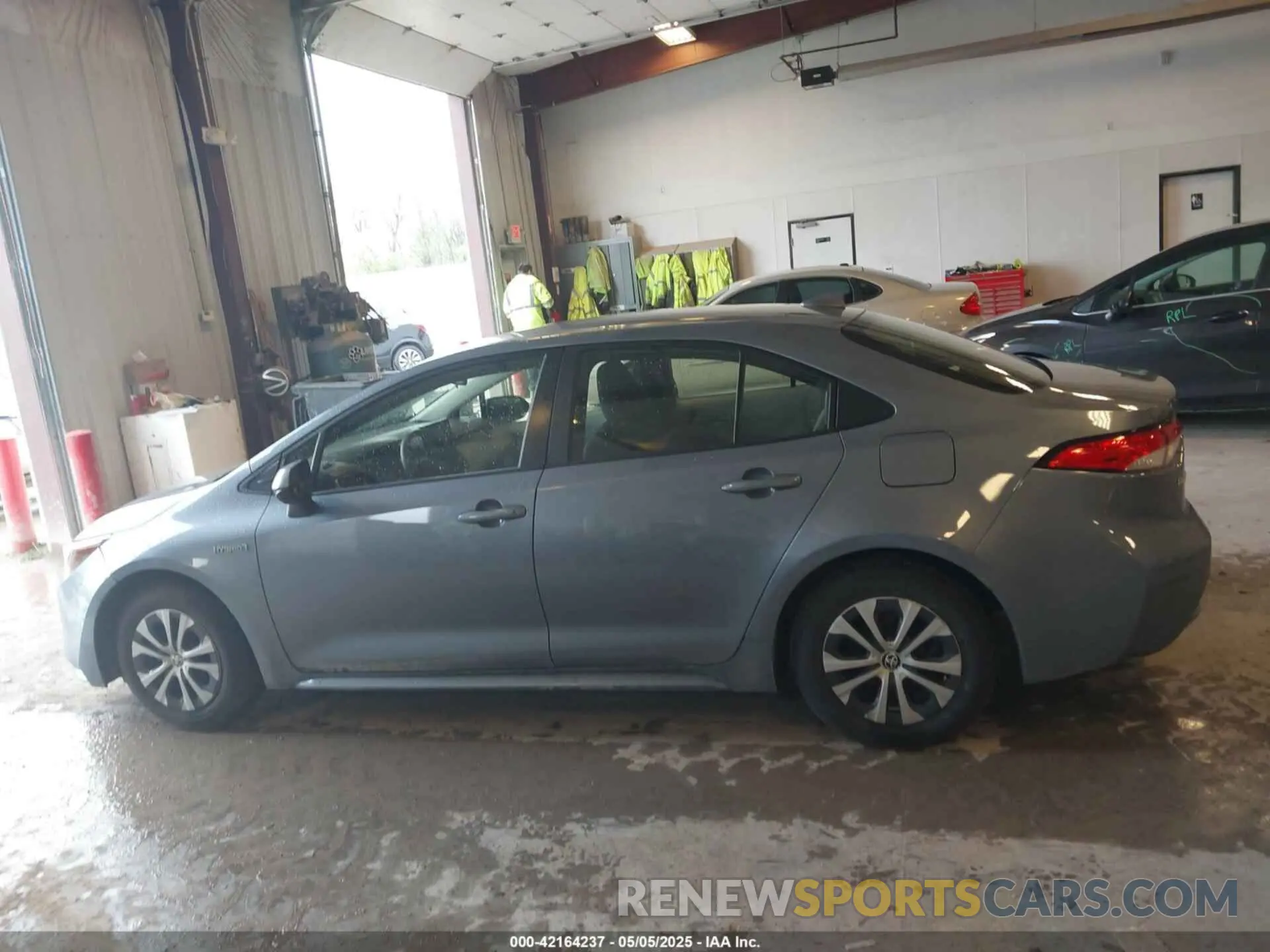 14 fotografías del automóvil dañado JTDEBRBE2LJ015742 TOYOTA COROLLA 2020