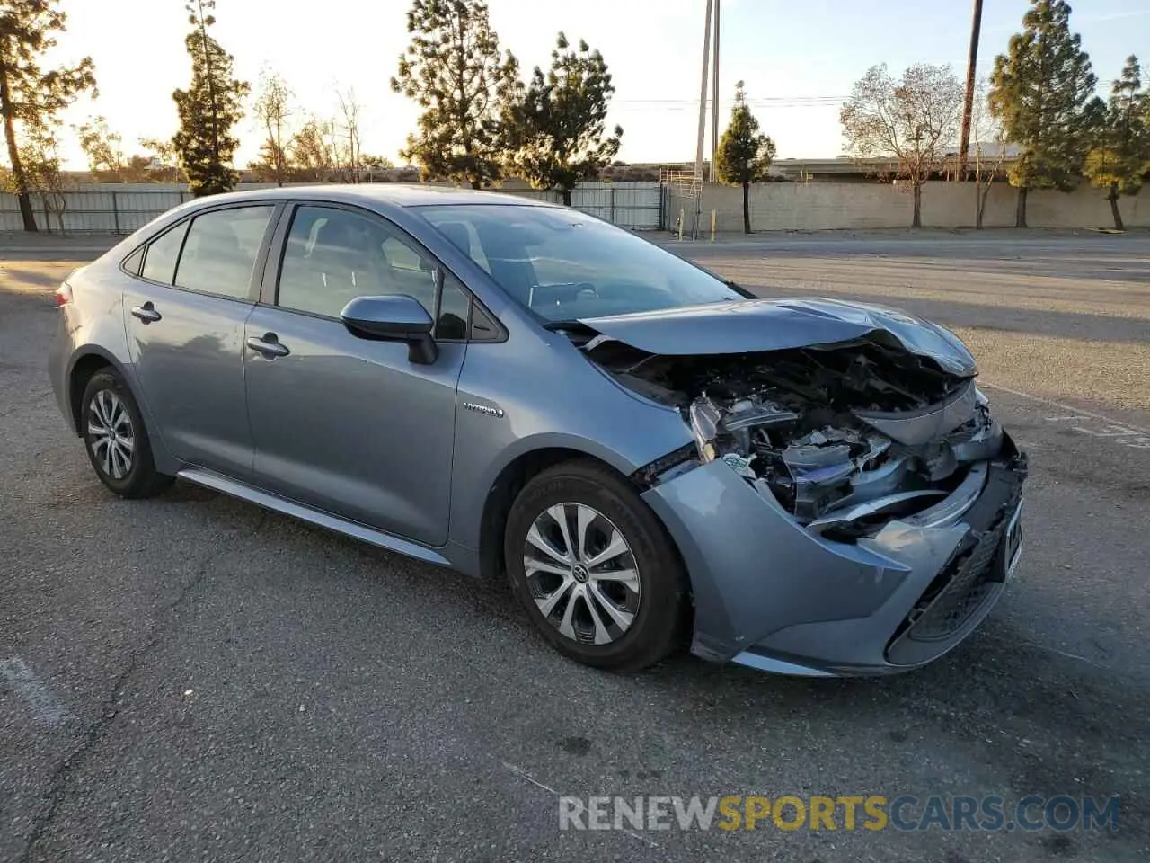 4 fotografías del automóvil dañado JTDEBRBE2LJ017250 TOYOTA COROLLA 2020