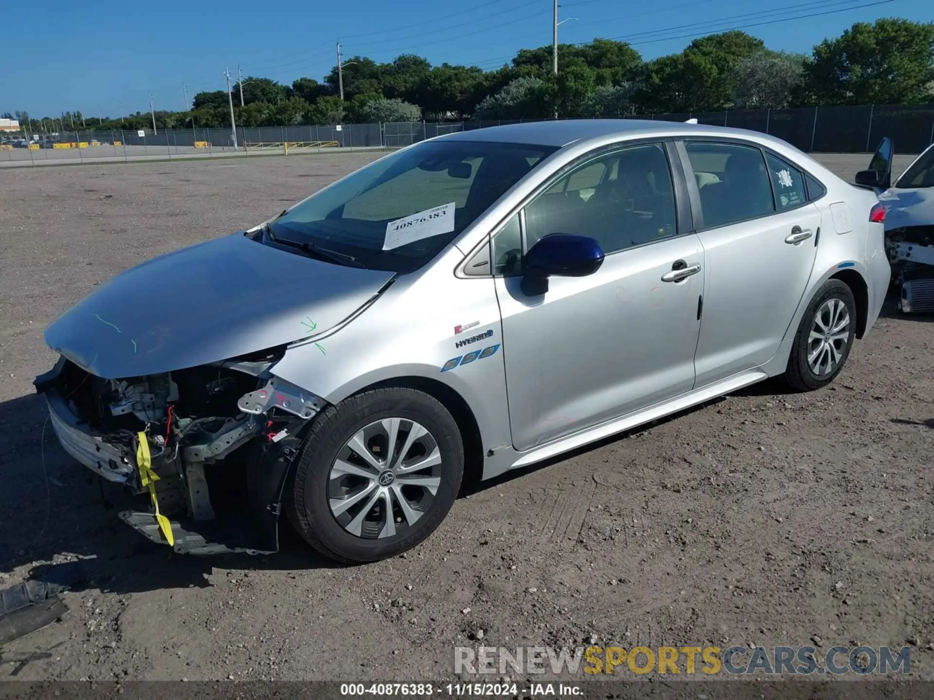 2 fotografías del automóvil dañado JTDEBRBE4LJ010767 TOYOTA COROLLA 2020