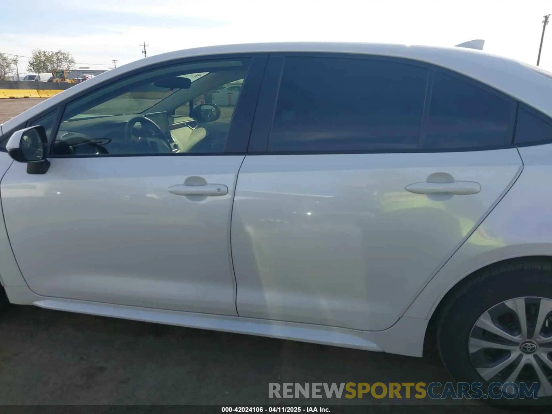 15 fotografías del automóvil dañado JTDEBRBE4LJ019579 TOYOTA COROLLA 2020