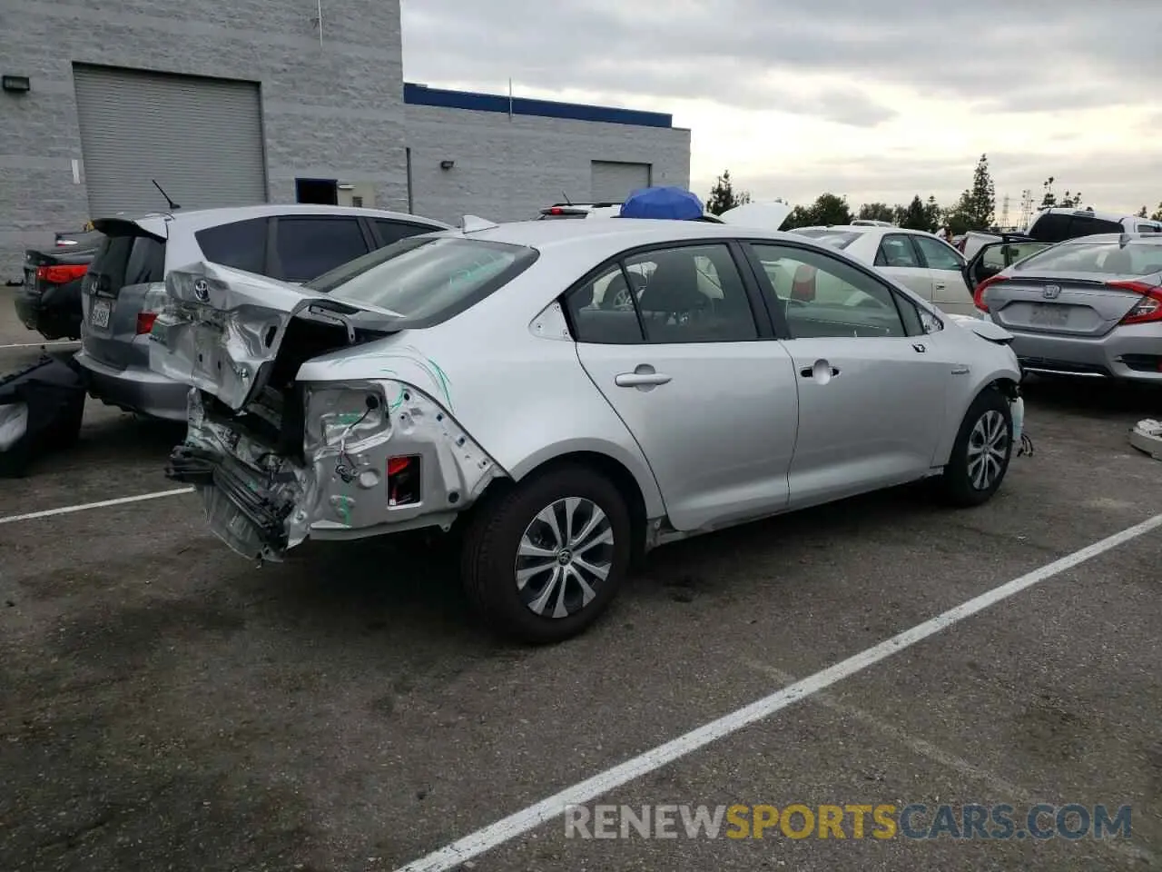 3 fotografías del automóvil dañado JTDEBRBE4LJ022739 TOYOTA COROLLA 2020