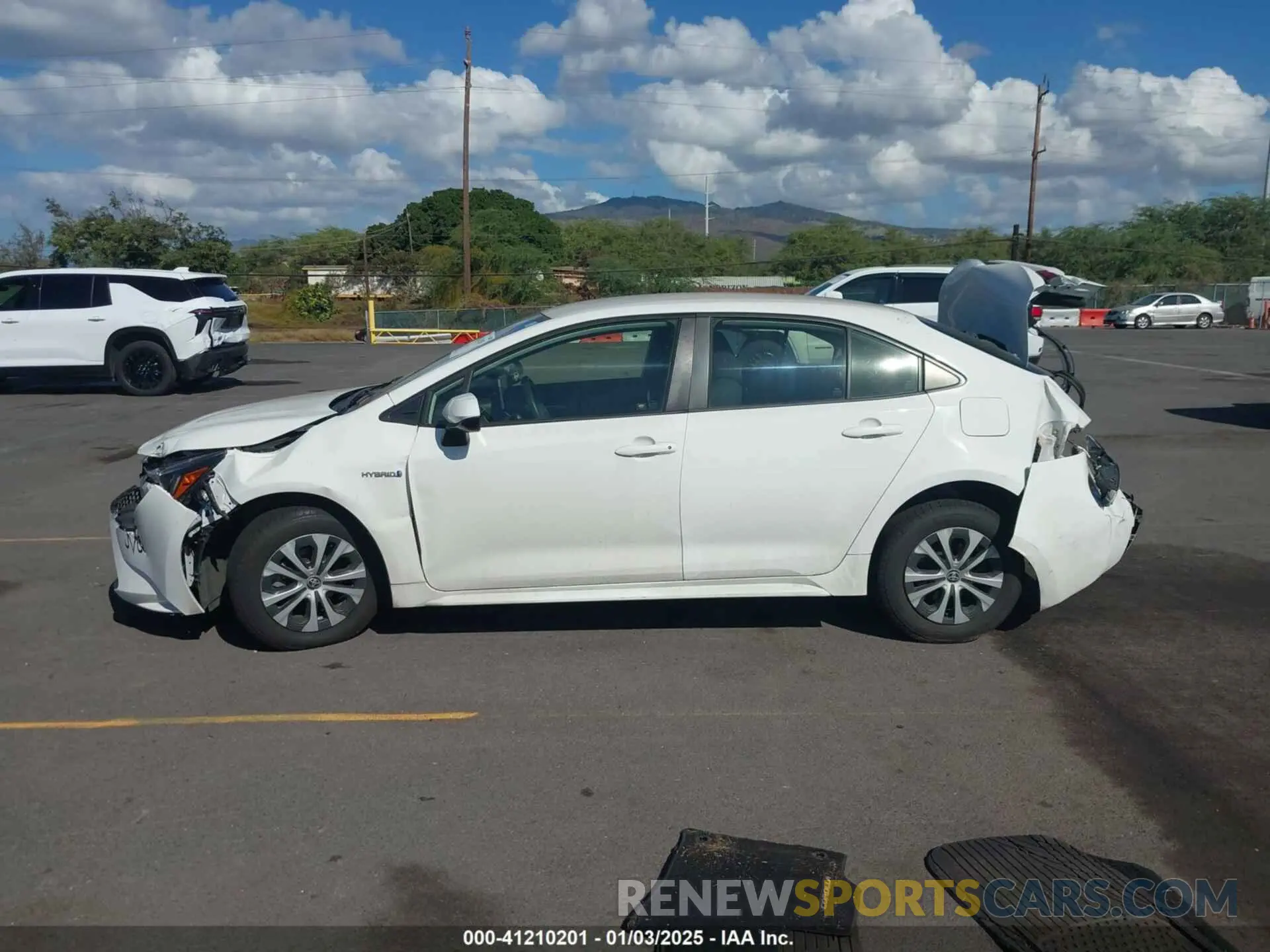 13 fotografías del automóvil dañado JTDEBRBE7LJ009256 TOYOTA COROLLA 2020