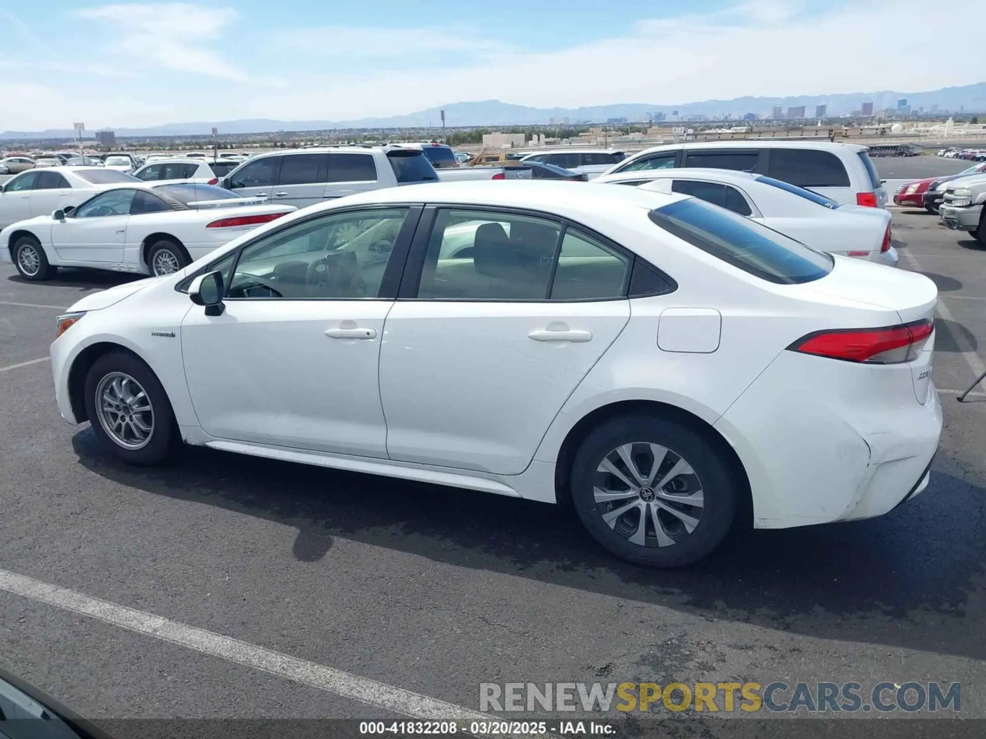 14 fotografías del automóvil dañado JTDEBRBE9LJ000655 TOYOTA COROLLA 2020