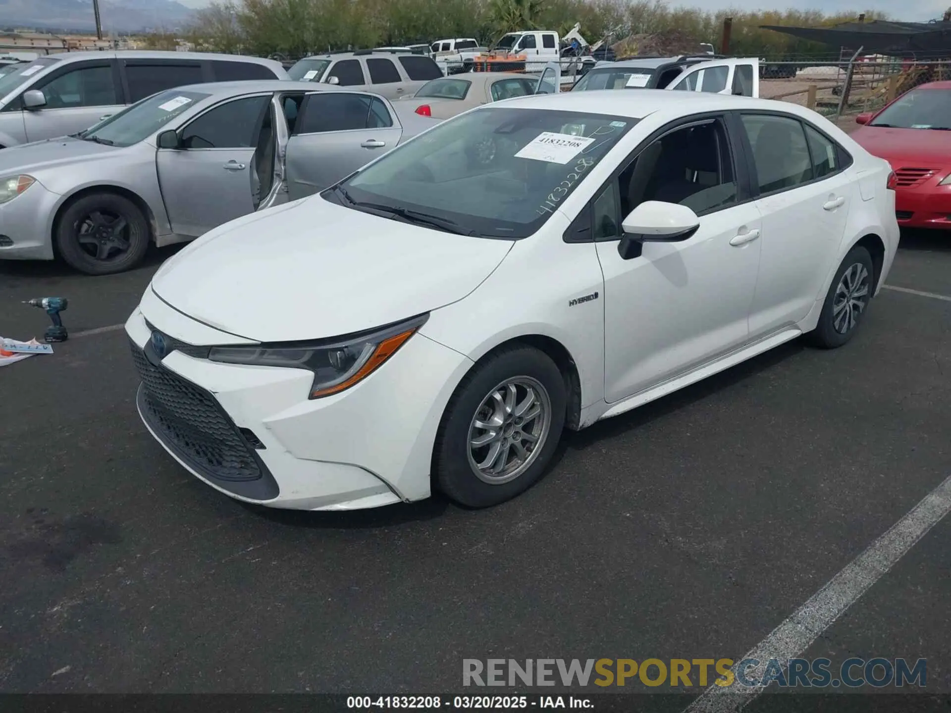 2 fotografías del automóvil dañado JTDEBRBE9LJ000655 TOYOTA COROLLA 2020