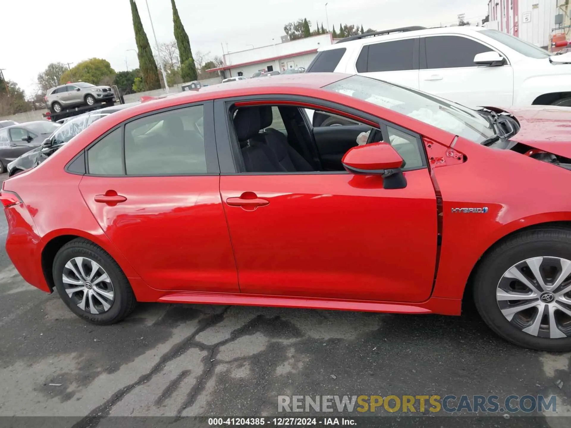 13 fotografías del automóvil dañado JTDEBRBE9LJ005290 TOYOTA COROLLA 2020