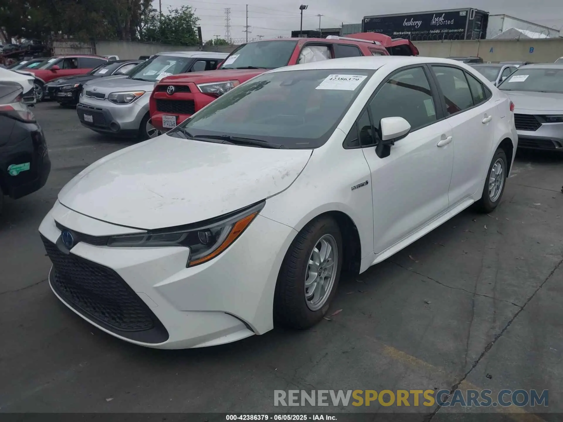 2 fotografías del automóvil dañado JTDEBRBE9LJ014457 TOYOTA COROLLA 2020