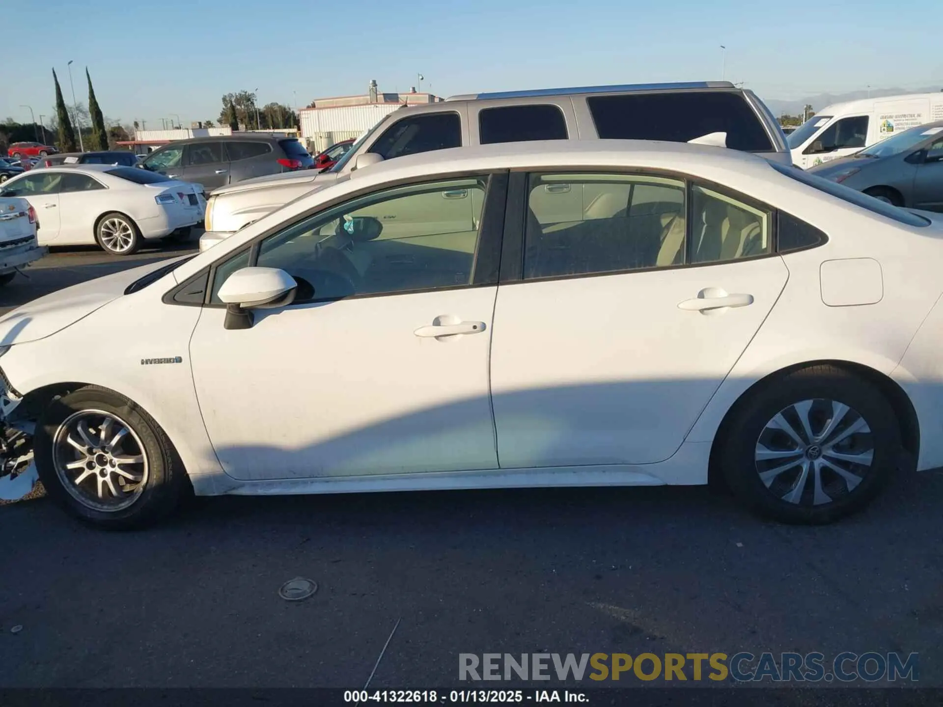 14 fotografías del automóvil dañado JTDEBRBE9LJ017911 TOYOTA COROLLA 2020