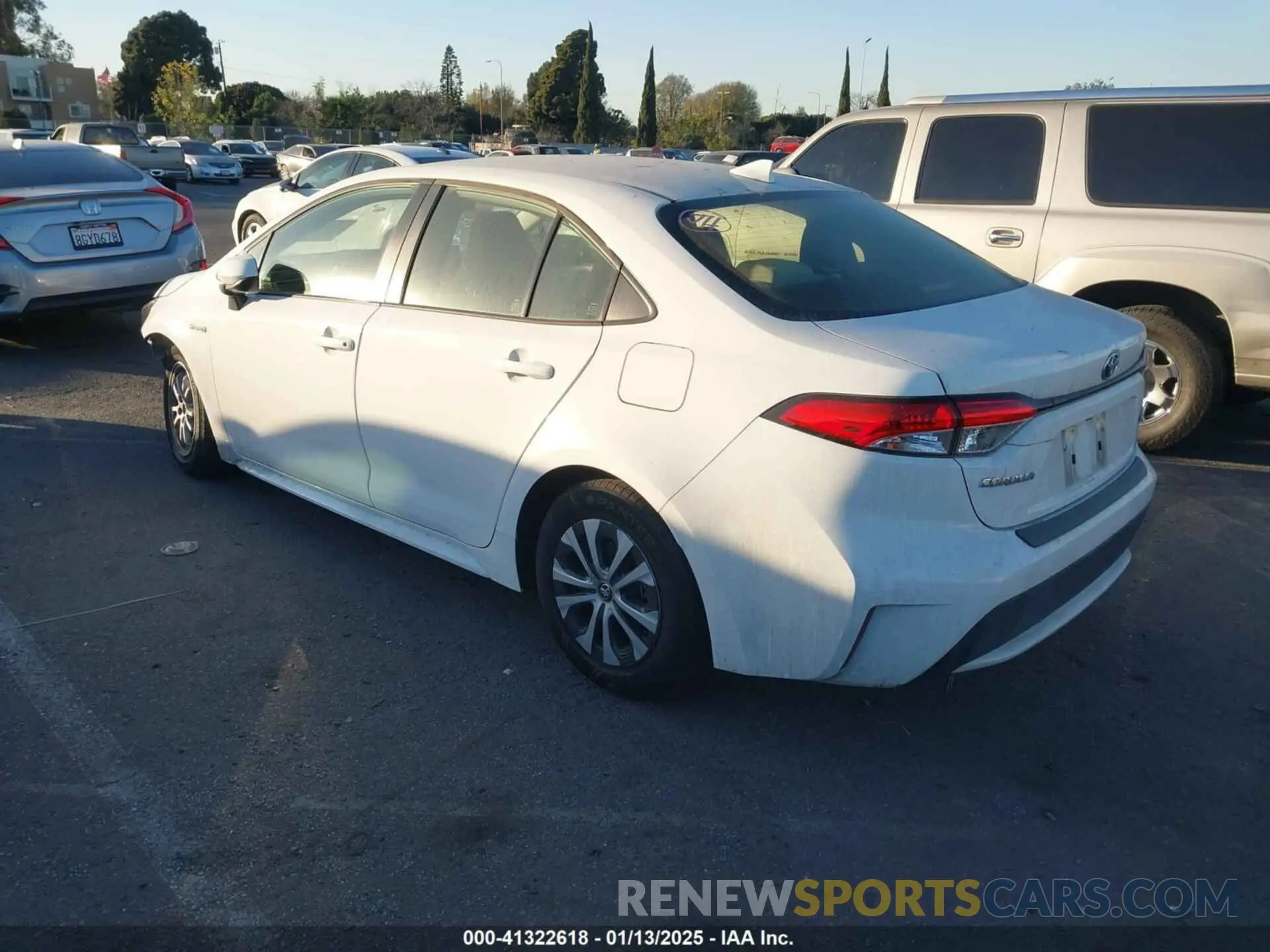 3 fotografías del automóvil dañado JTDEBRBE9LJ017911 TOYOTA COROLLA 2020