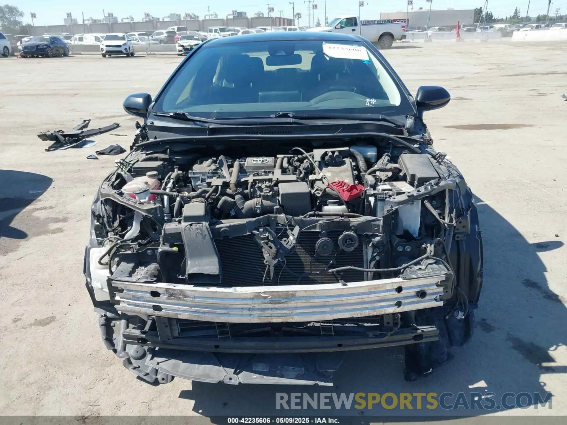 13 fotografías del automóvil dañado JTDEBRBE9LJ023224 TOYOTA COROLLA 2020