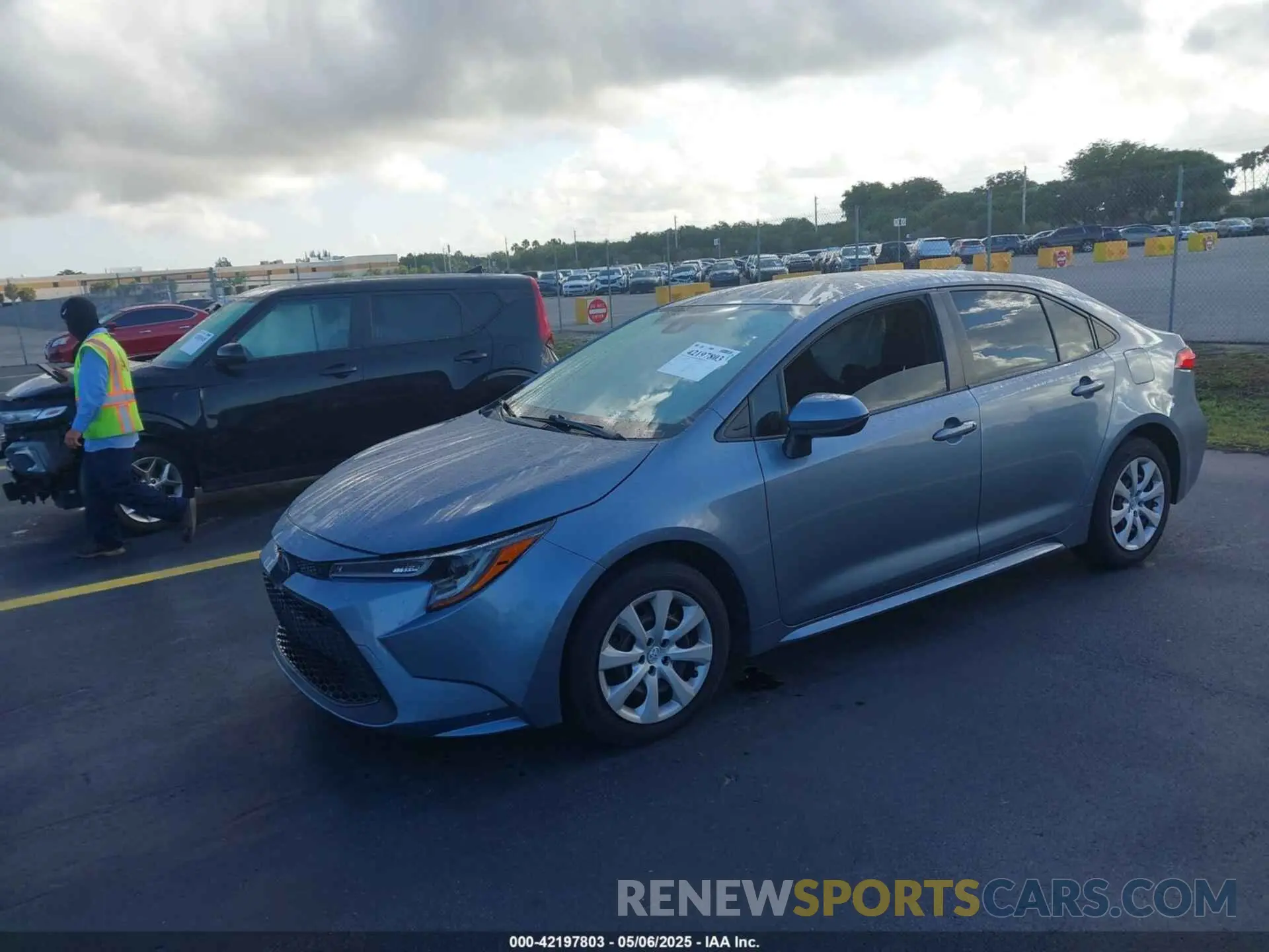 2 fotografías del automóvil dañado JTDEPRAE1LJ045897 TOYOTA COROLLA 2020