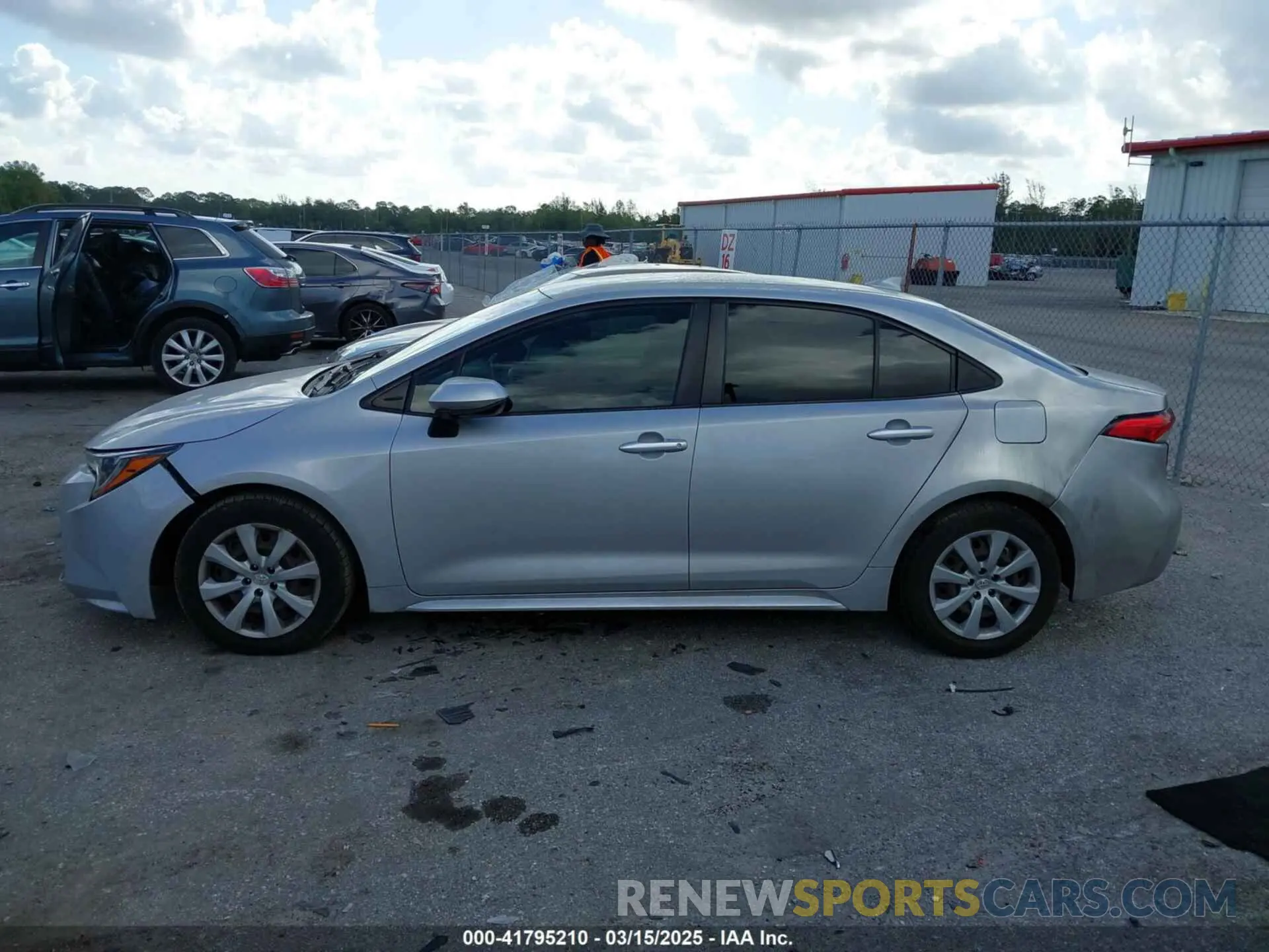 14 fotografías del automóvil dañado JTDEPRAE1LJ112725 TOYOTA COROLLA 2020