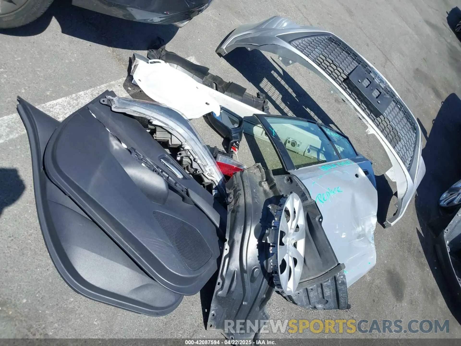 12 fotografías del automóvil dañado JTDEPRAE4LJ090249 TOYOTA COROLLA 2020