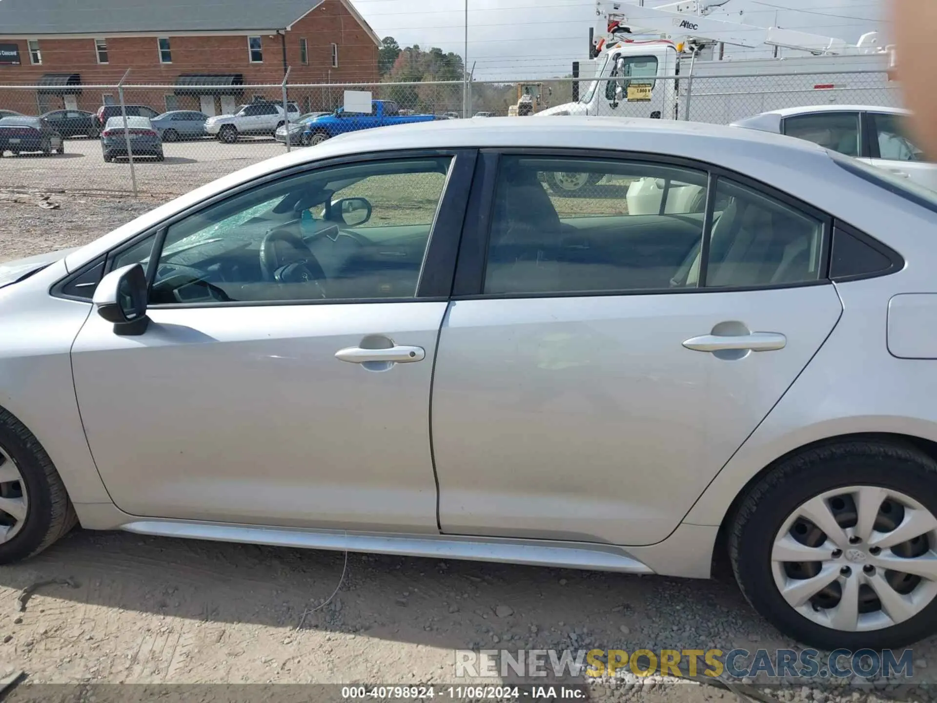 14 fotografías del automóvil dañado JTDEPRAE7LJ010538 TOYOTA COROLLA 2020