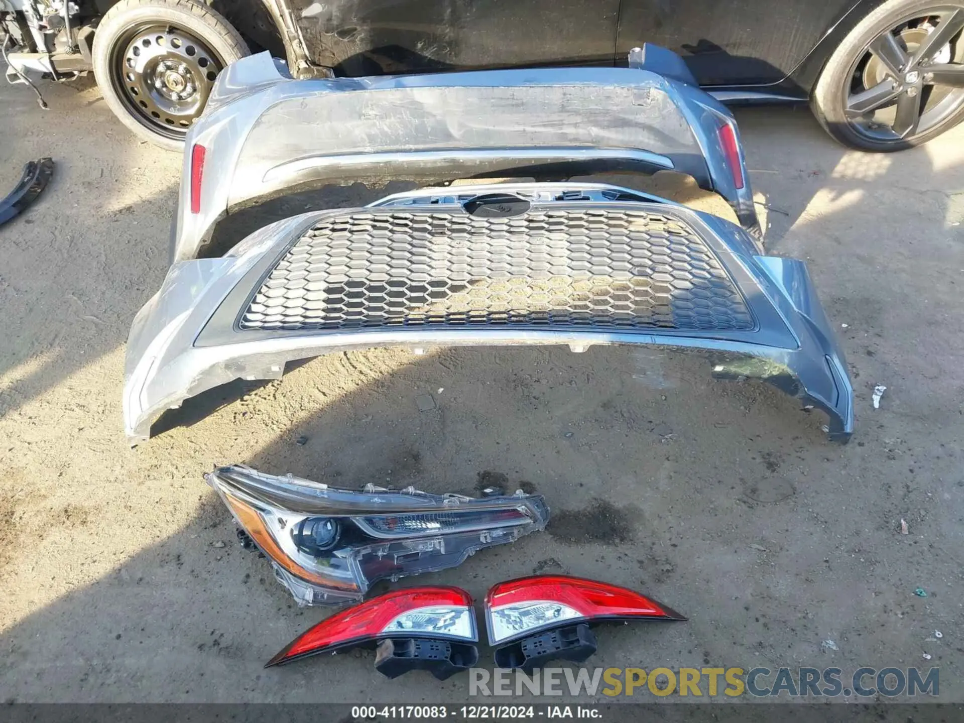 12 fotografías del automóvil dañado JTDEPRAE8LJ090318 TOYOTA COROLLA 2020