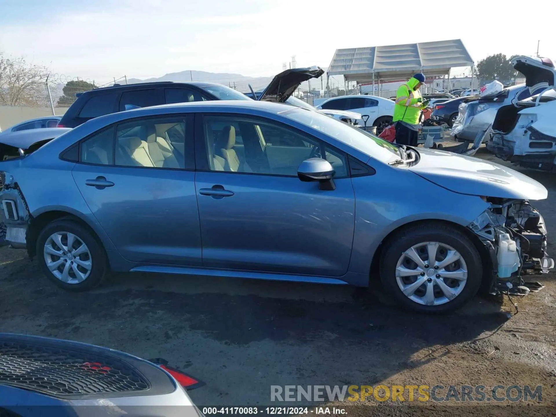 14 fotografías del automóvil dañado JTDEPRAE8LJ090318 TOYOTA COROLLA 2020