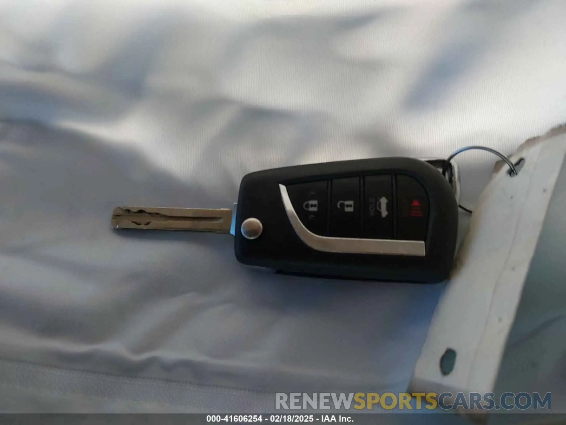 11 fotografías del automóvil dañado JTDEPRAE9LJ042357 TOYOTA COROLLA 2020