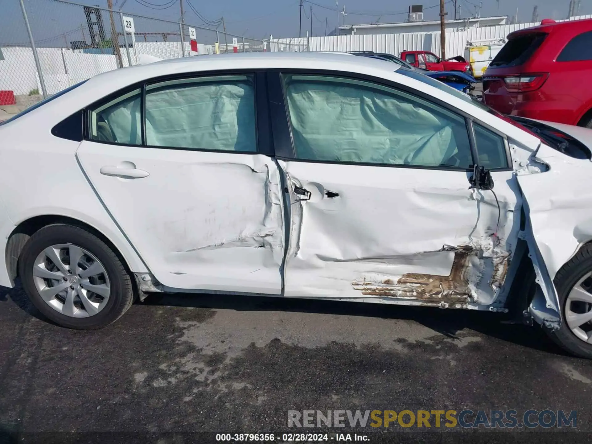 13 fotografías del automóvil dañado JTDEPRAEXLJ087341 TOYOTA COROLLA 2020