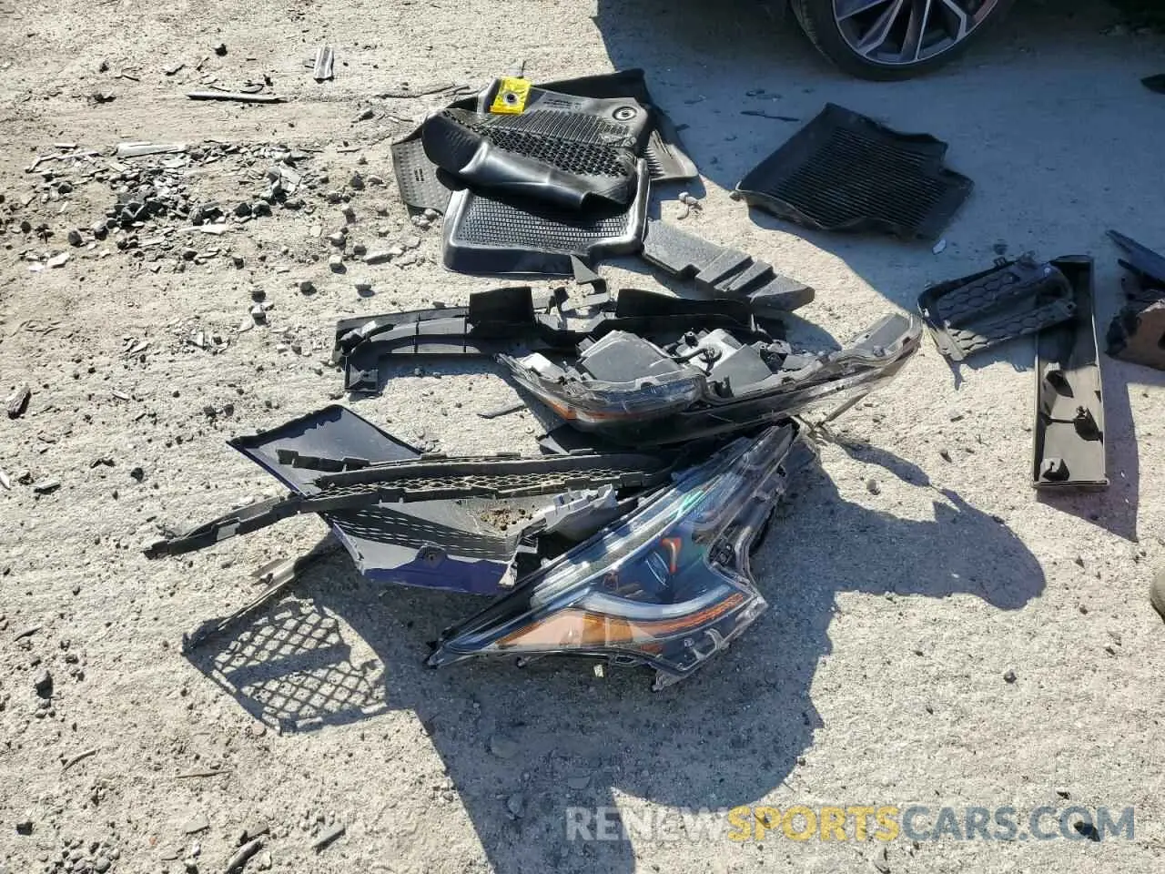 12 fotografías del automóvil dañado JTDT4RCEXLJ010529 TOYOTA COROLLA 2020