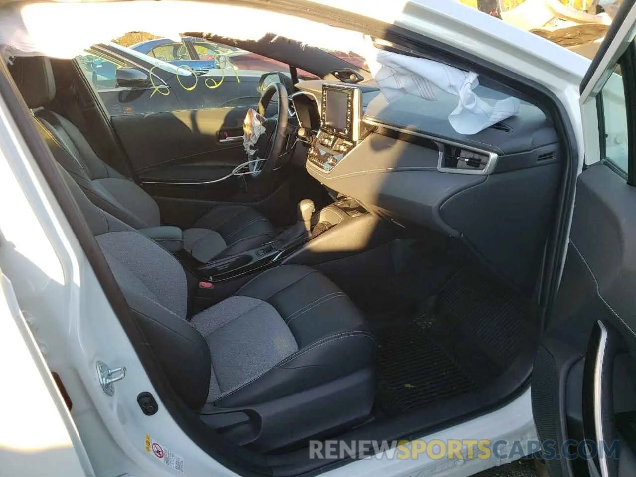 5 fotografías del automóvil dañado JTNC4RBEXL3090979 TOYOTA COROLLA 2020