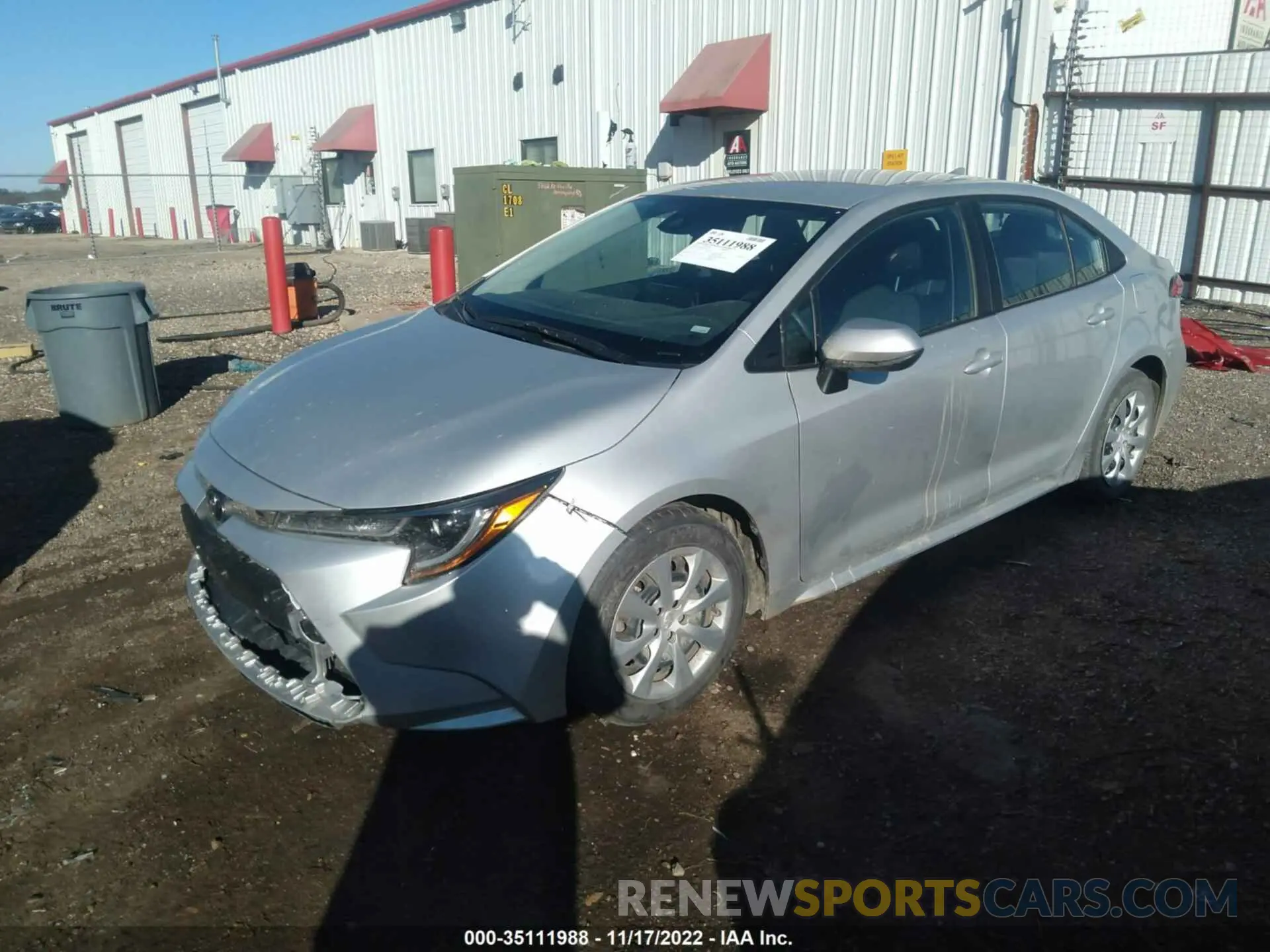 2 fotografías del automóvil dañado 5YFEPMAE0MP181812 TOYOTA COROLLA 2021