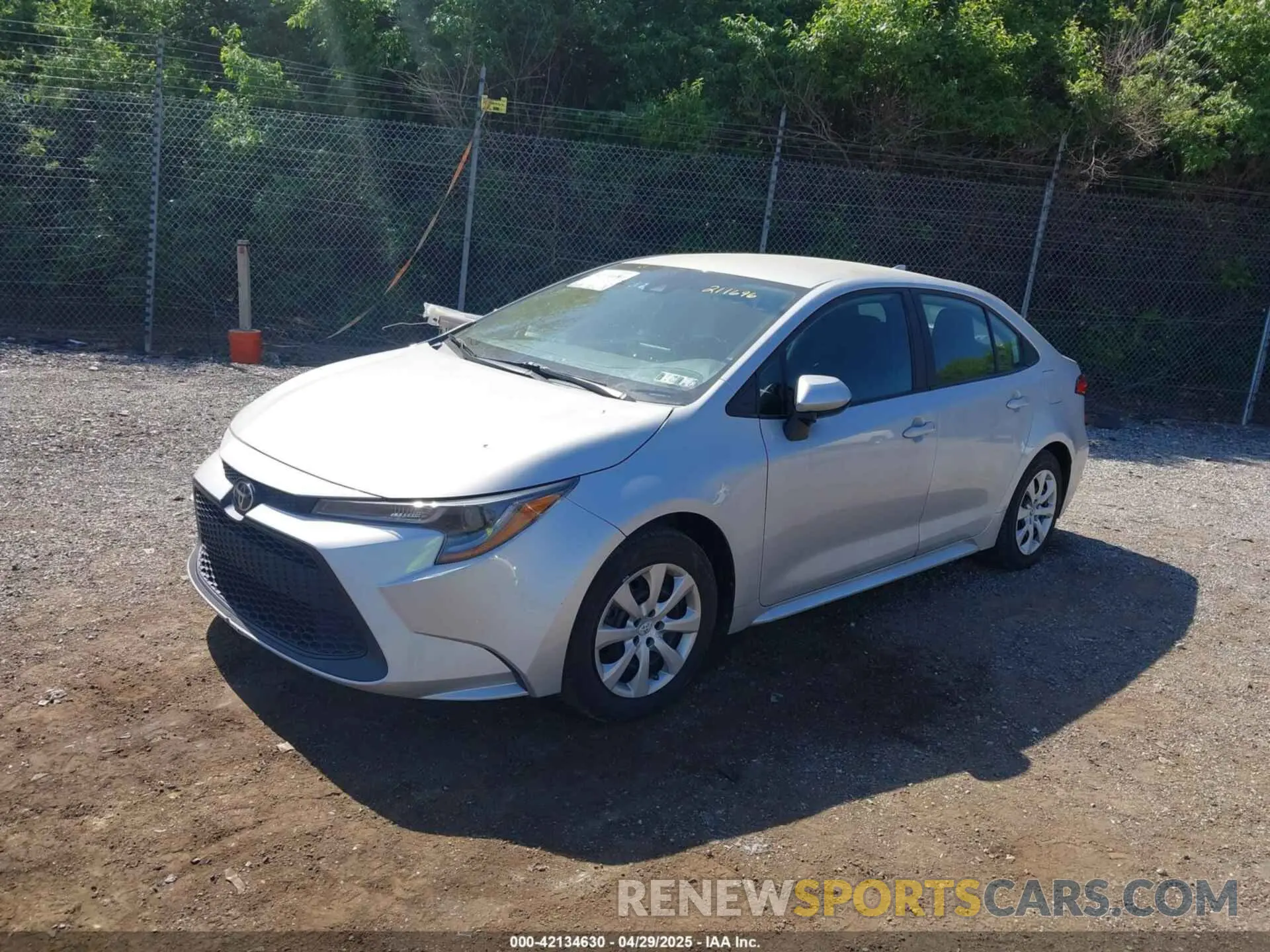 2 fotografías del automóvil dañado 5YFEPMAE0MP211696 TOYOTA COROLLA 2021