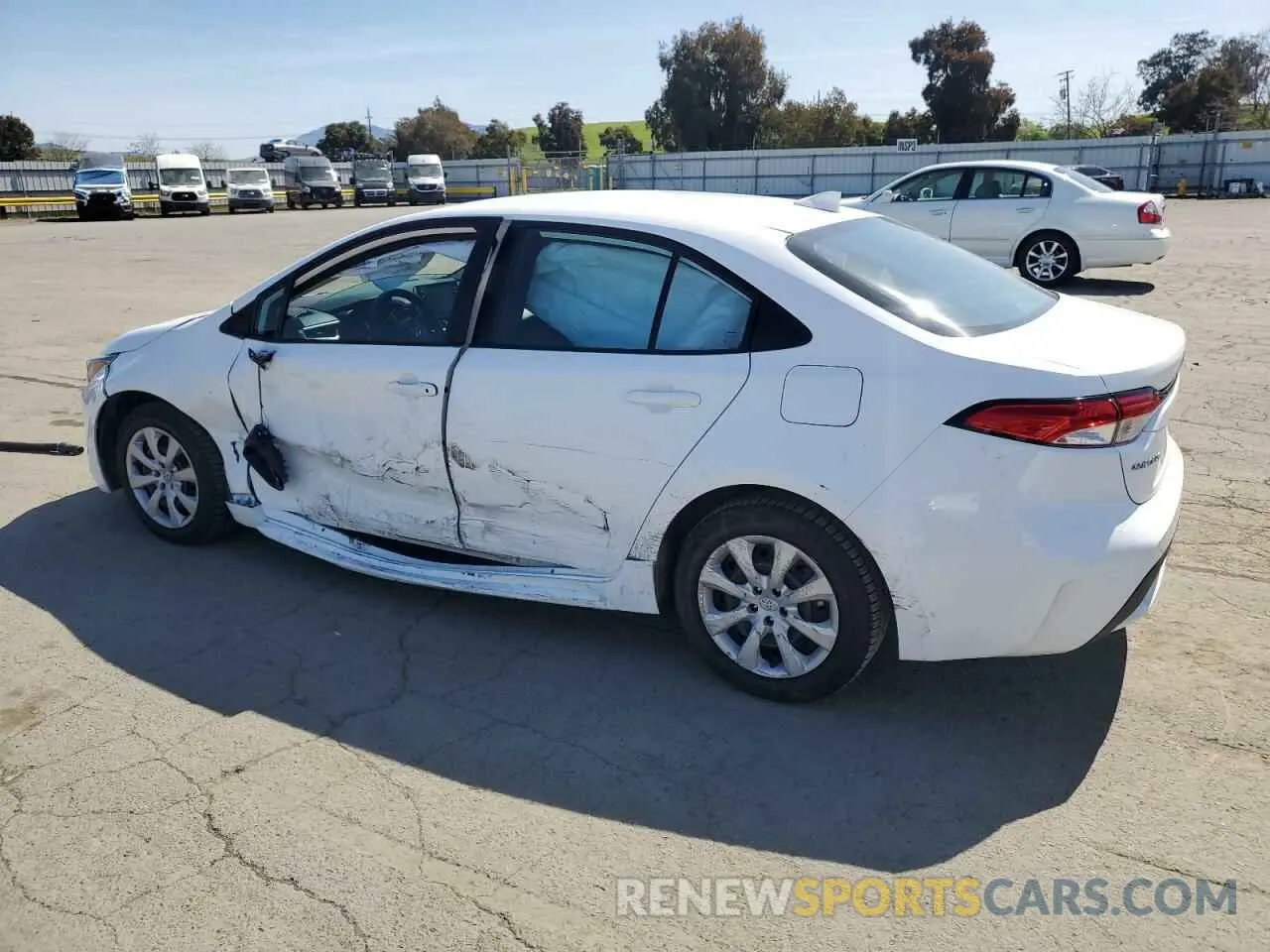 2 fotografías del automóvil dañado 5YFEPMAE0MP243967 TOYOTA COROLLA 2021