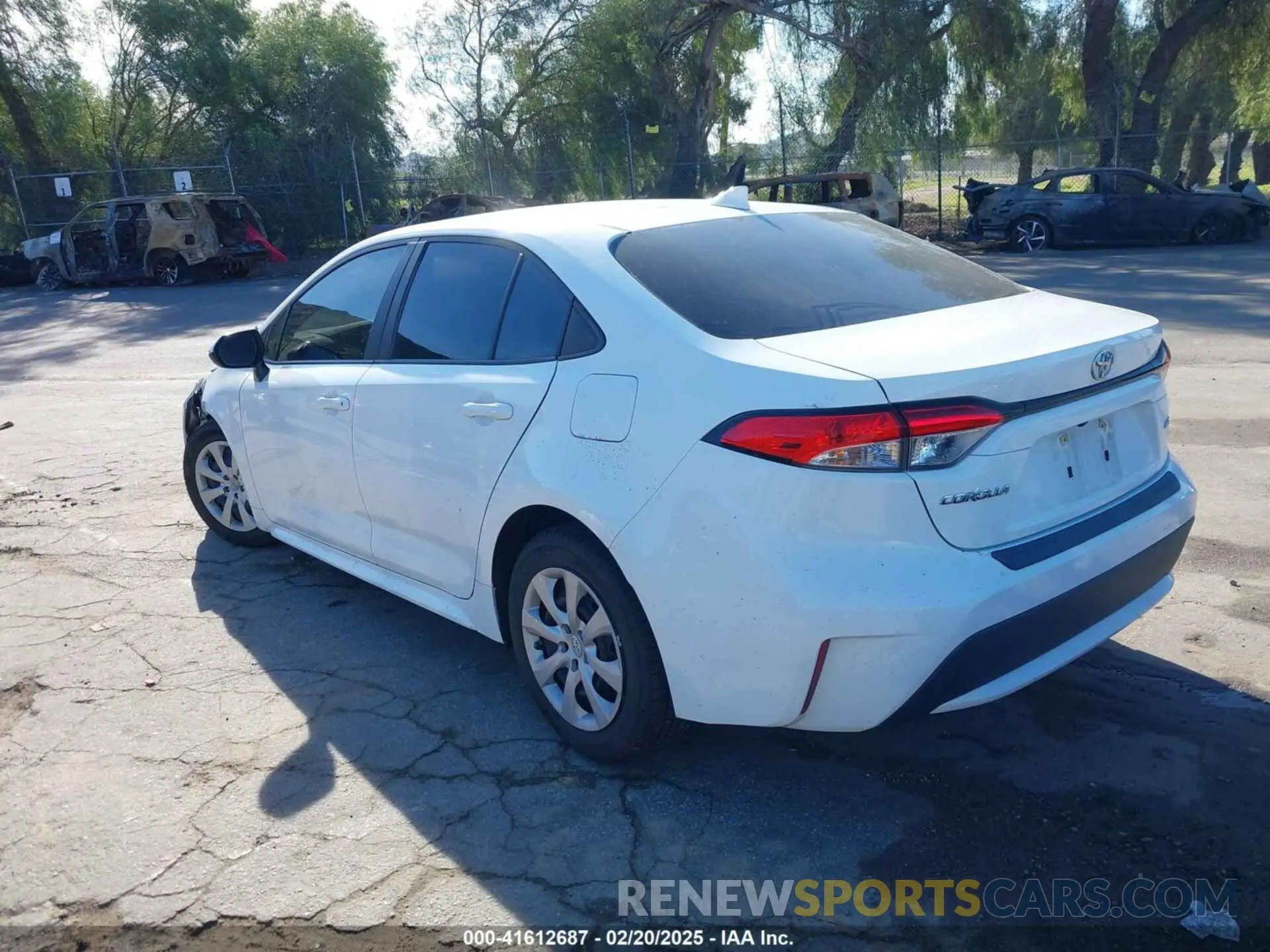 3 fotografías del automóvil dañado 5YFEPMAE0MP263569 TOYOTA COROLLA 2021