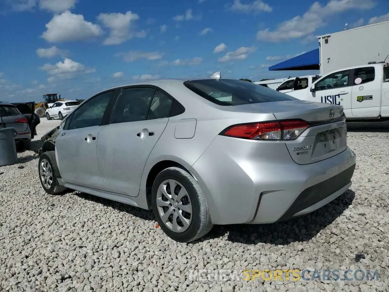 2 fotografías del automóvil dañado 5YFEPMAE0MP268853 TOYOTA COROLLA 2021