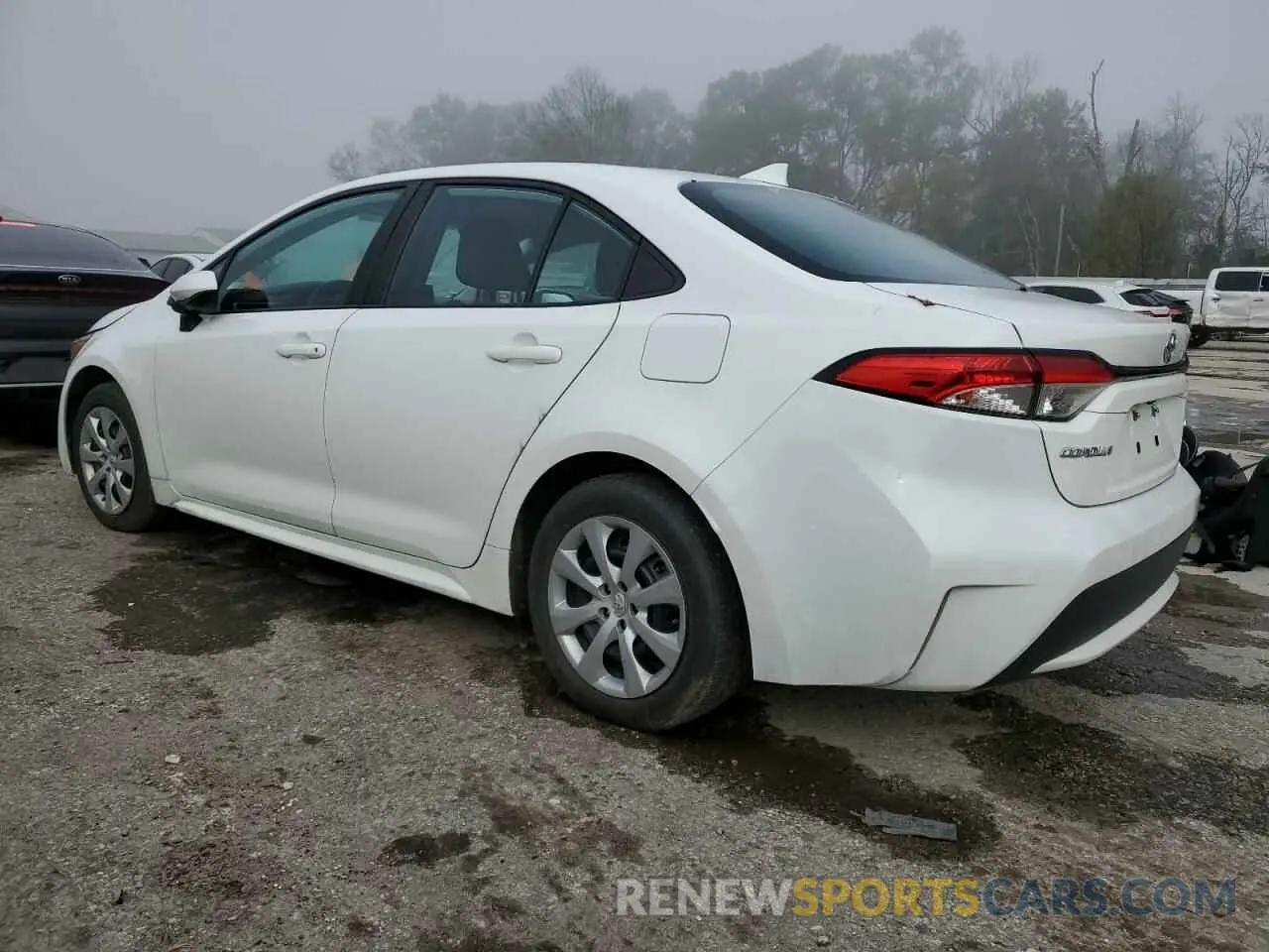 2 fotografías del automóvil dañado 5YFEPMAE1MP186551 TOYOTA COROLLA 2021