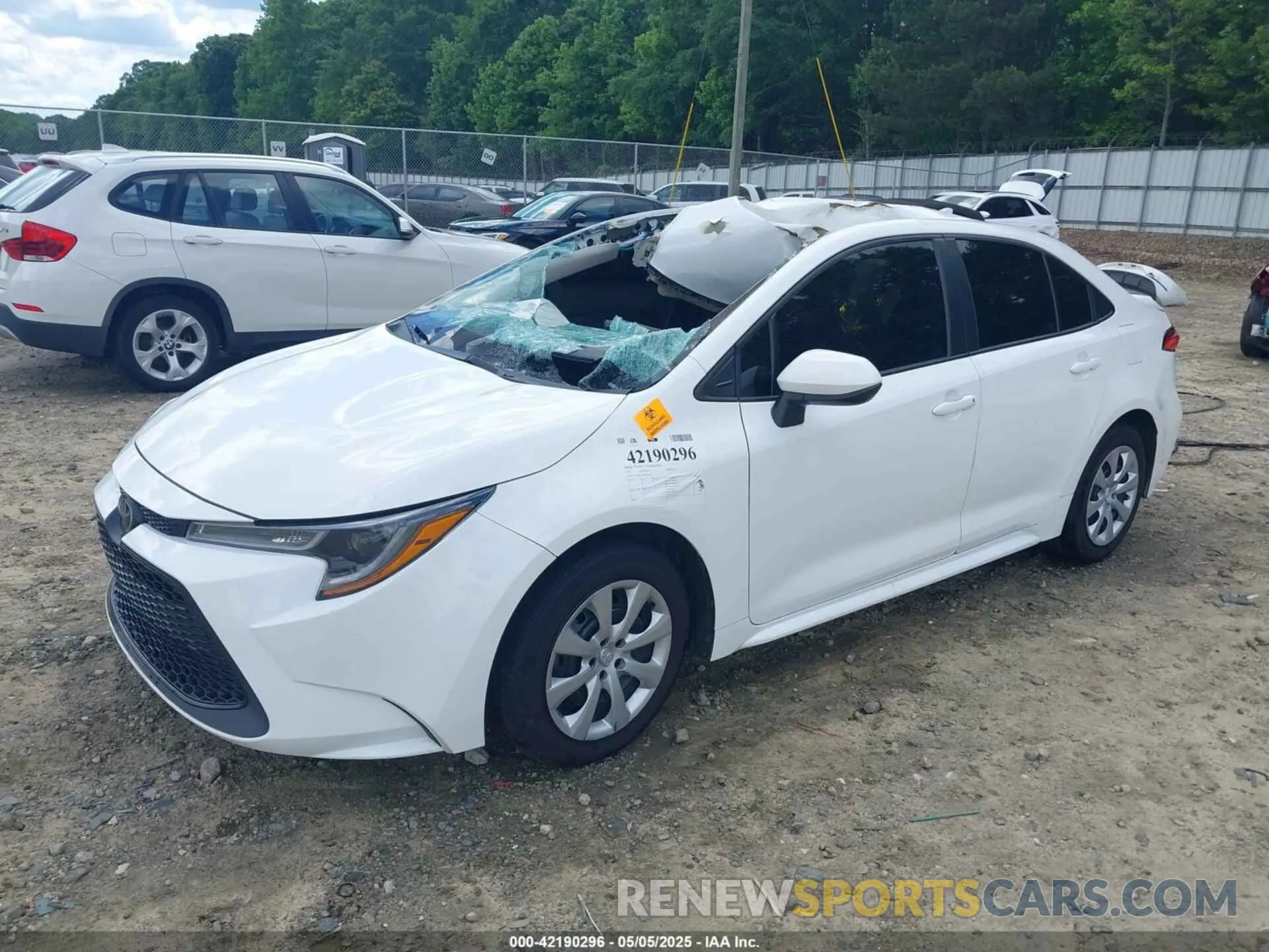 2 fotografías del automóvil dañado 5YFEPMAE1MP201811 TOYOTA COROLLA 2021