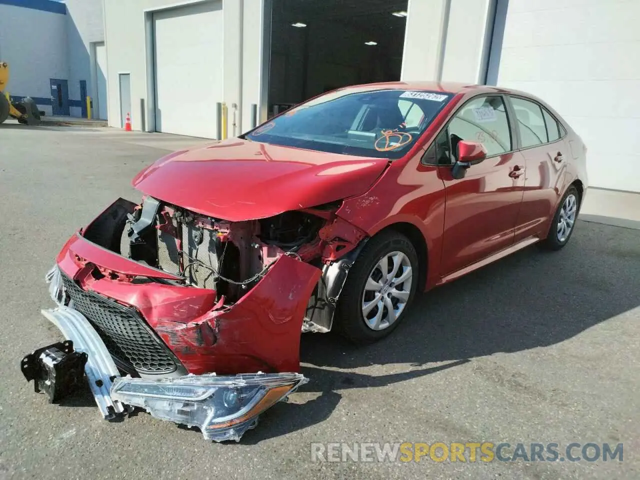 2 fotografías del automóvil dañado 5YFEPMAE1MP212825 TOYOTA COROLLA 2021