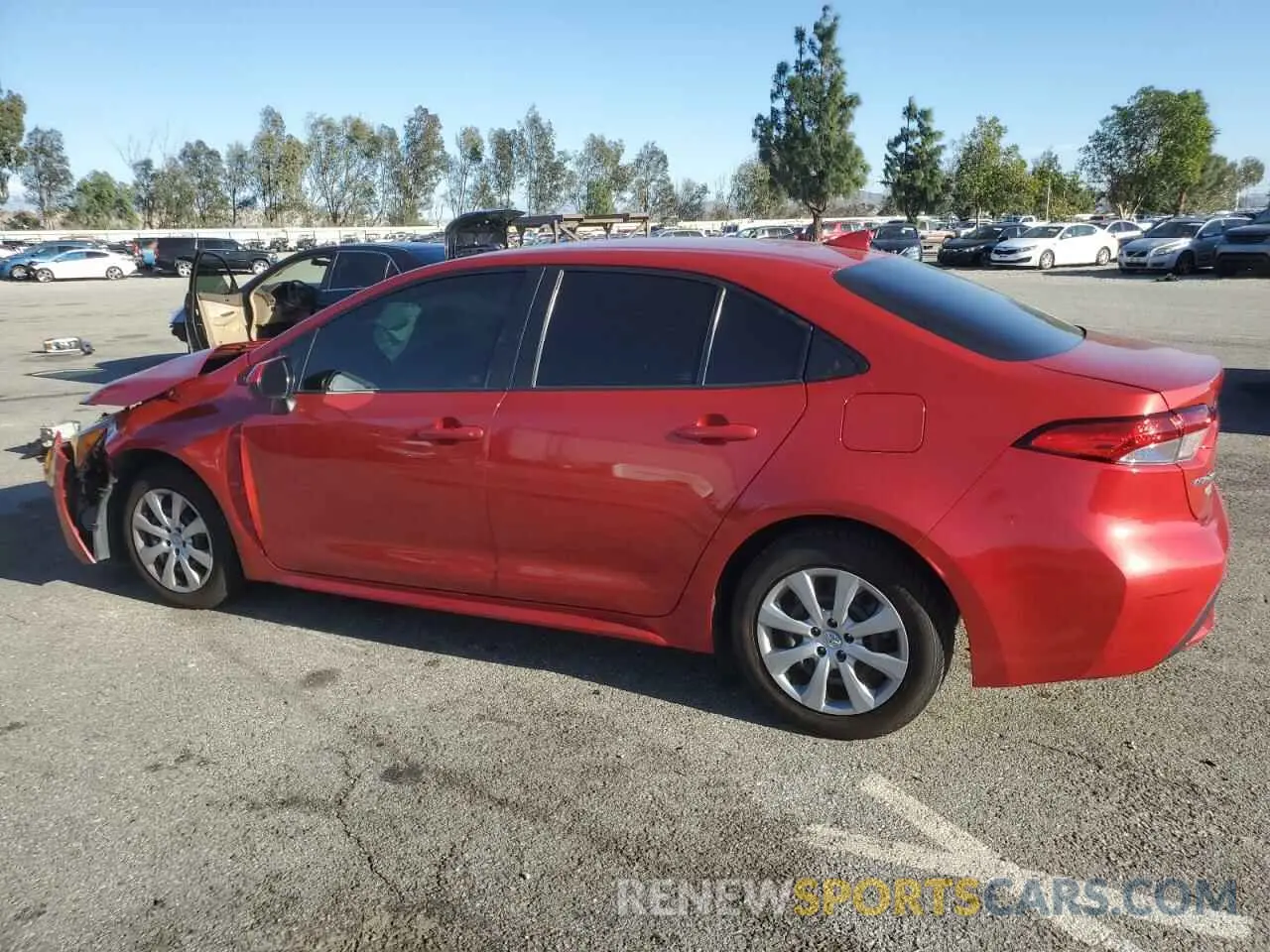 2 fotografías del automóvil dañado 5YFEPMAE1MP240799 TOYOTA COROLLA 2021