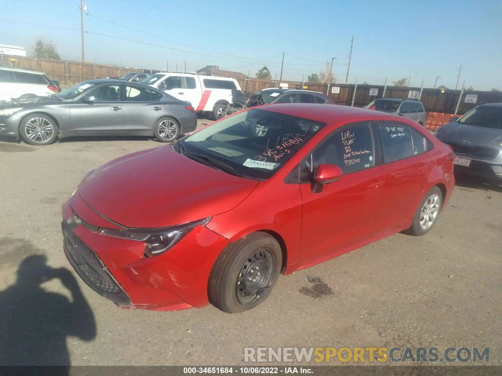 2 fotografías del automóvil dañado 5YFEPMAE1MP252533 TOYOTA COROLLA 2021