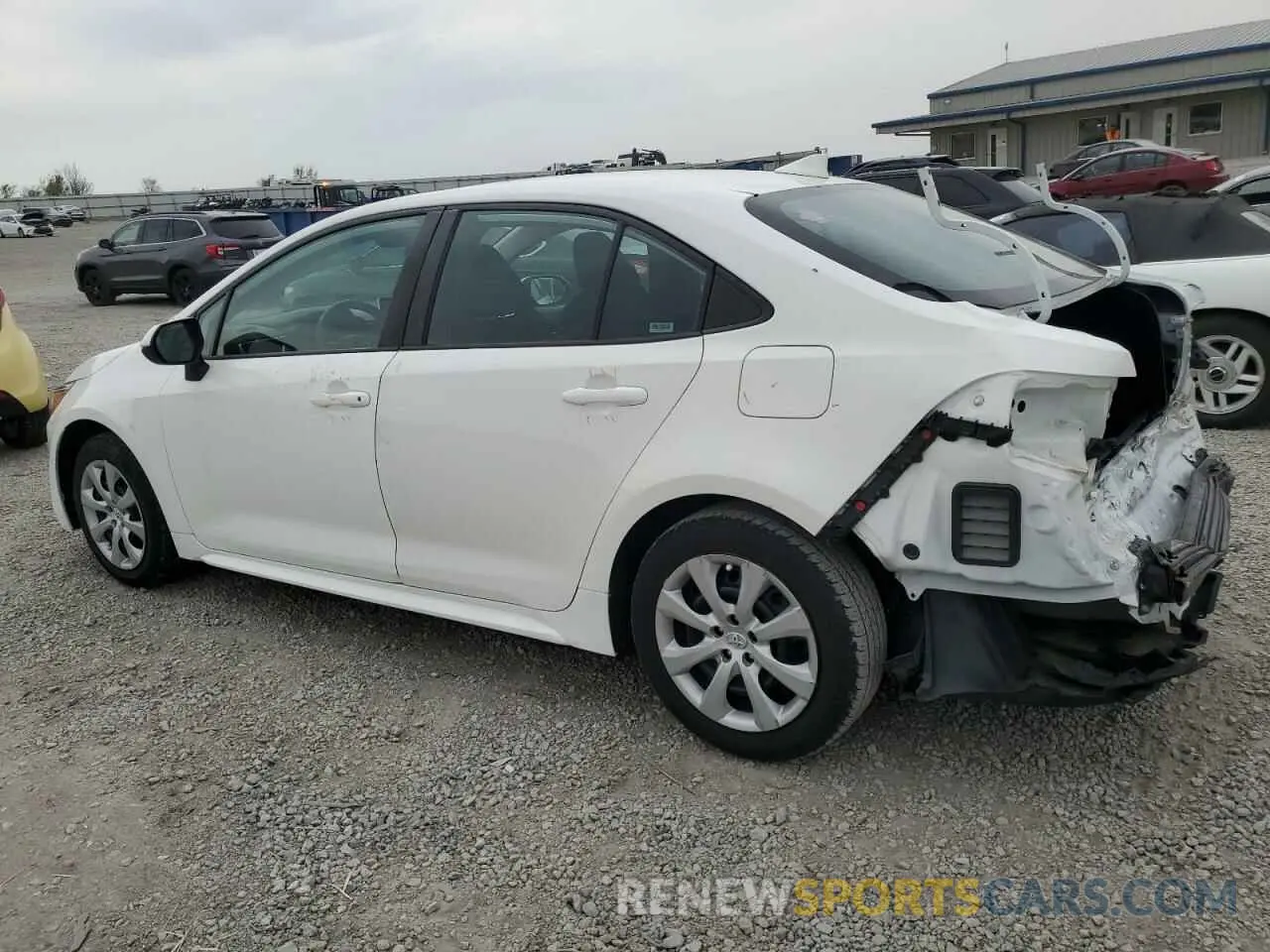2 fotografías del automóvil dañado 5YFEPMAE1MP254282 TOYOTA COROLLA 2021