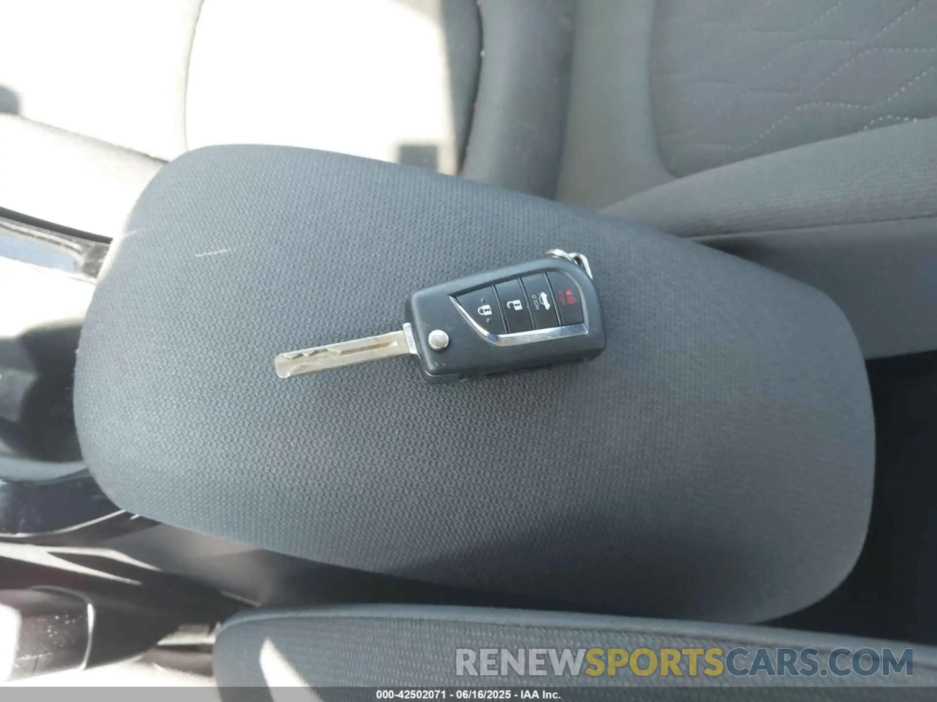 11 fotografías del automóvil dañado 5YFEPMAE2MP174649 TOYOTA COROLLA 2021