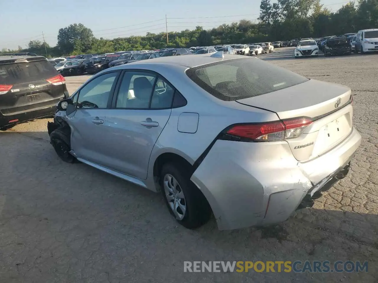 2 fotografías del automóvil dañado 5YFEPMAE2MP209075 TOYOTA COROLLA 2021