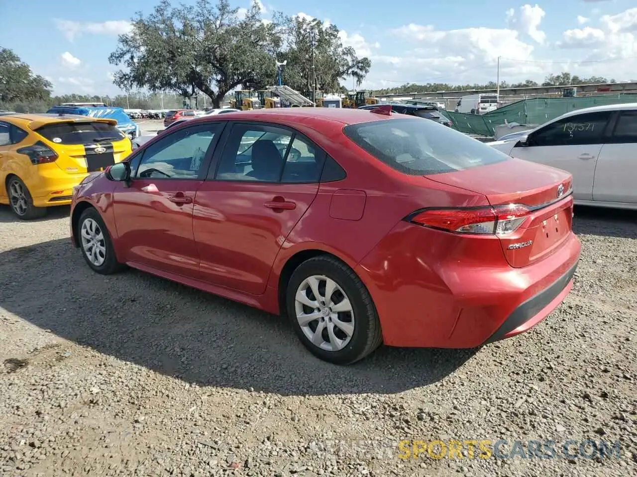 2 fotografías del automóvil dañado 5YFEPMAE2MP214762 TOYOTA COROLLA 2021