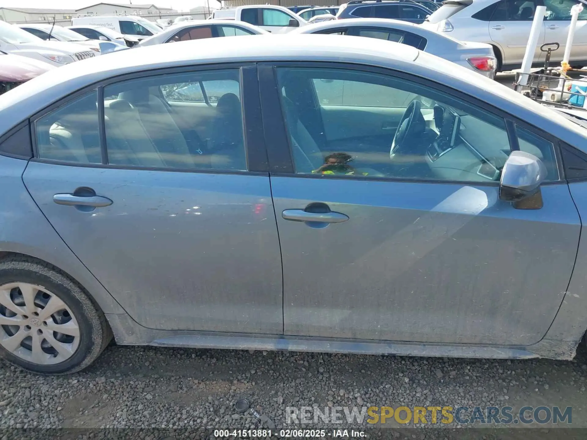 13 fotografías del automóvil dañado 5YFEPMAE2MP230007 TOYOTA COROLLA 2021