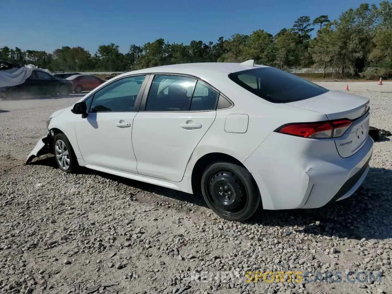 2 fotografías del automóvil dañado 5YFEPMAE2MP232565 TOYOTA COROLLA 2021