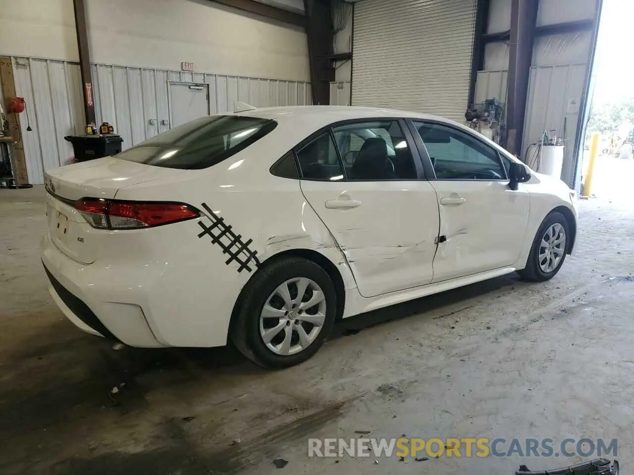 3 fotografías del automóvil dañado 5YFEPMAE2MP241184 TOYOTA COROLLA 2021
