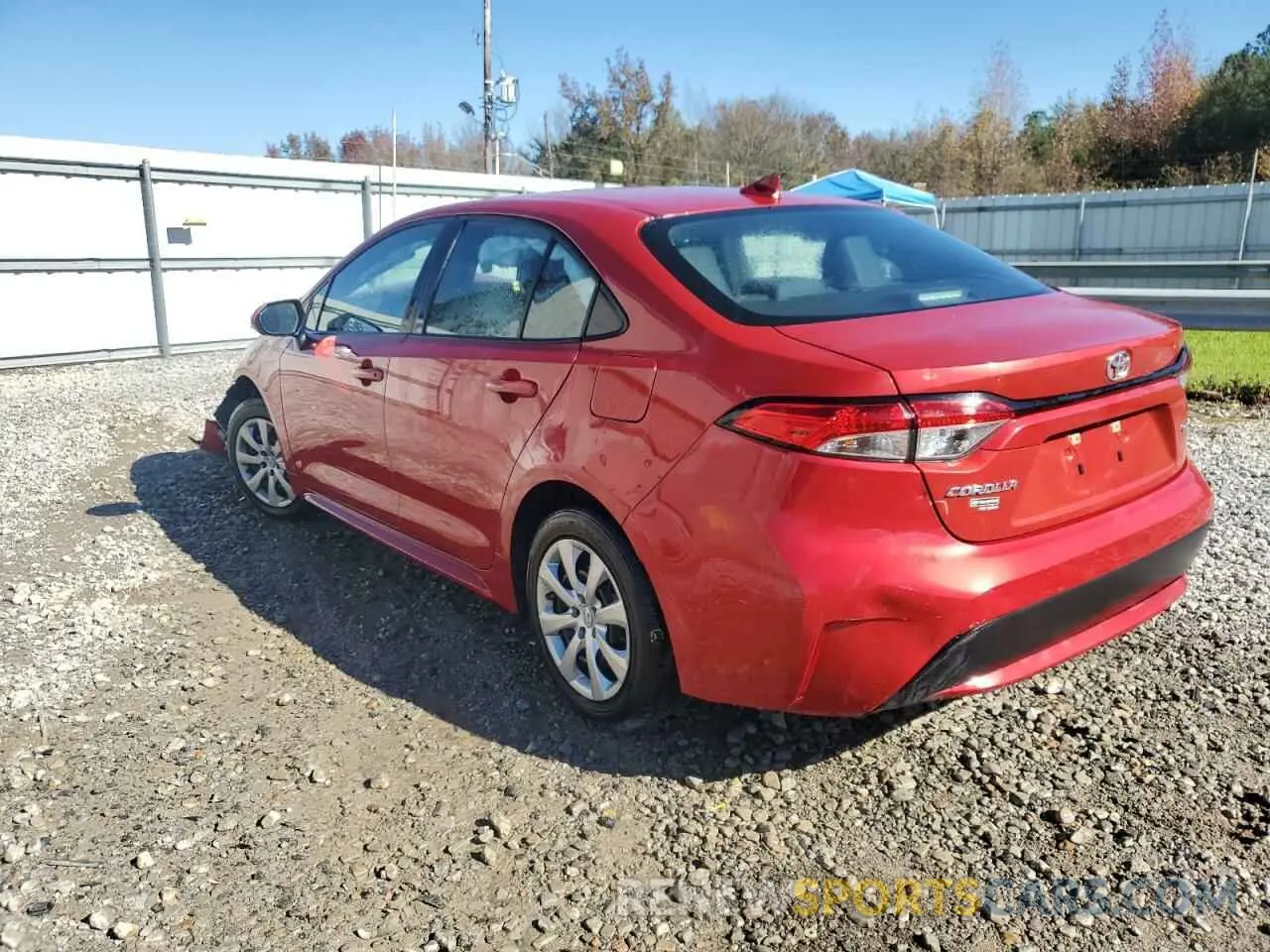 2 fotografías del automóvil dañado 5YFEPMAE2MP252363 TOYOTA COROLLA 2021