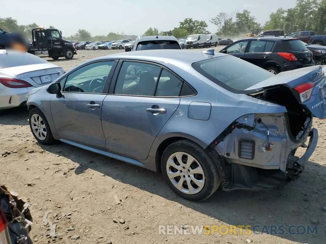 2 fotografías del automóvil dañado 5YFEPMAE3MP160176 TOYOTA COROLLA 2021