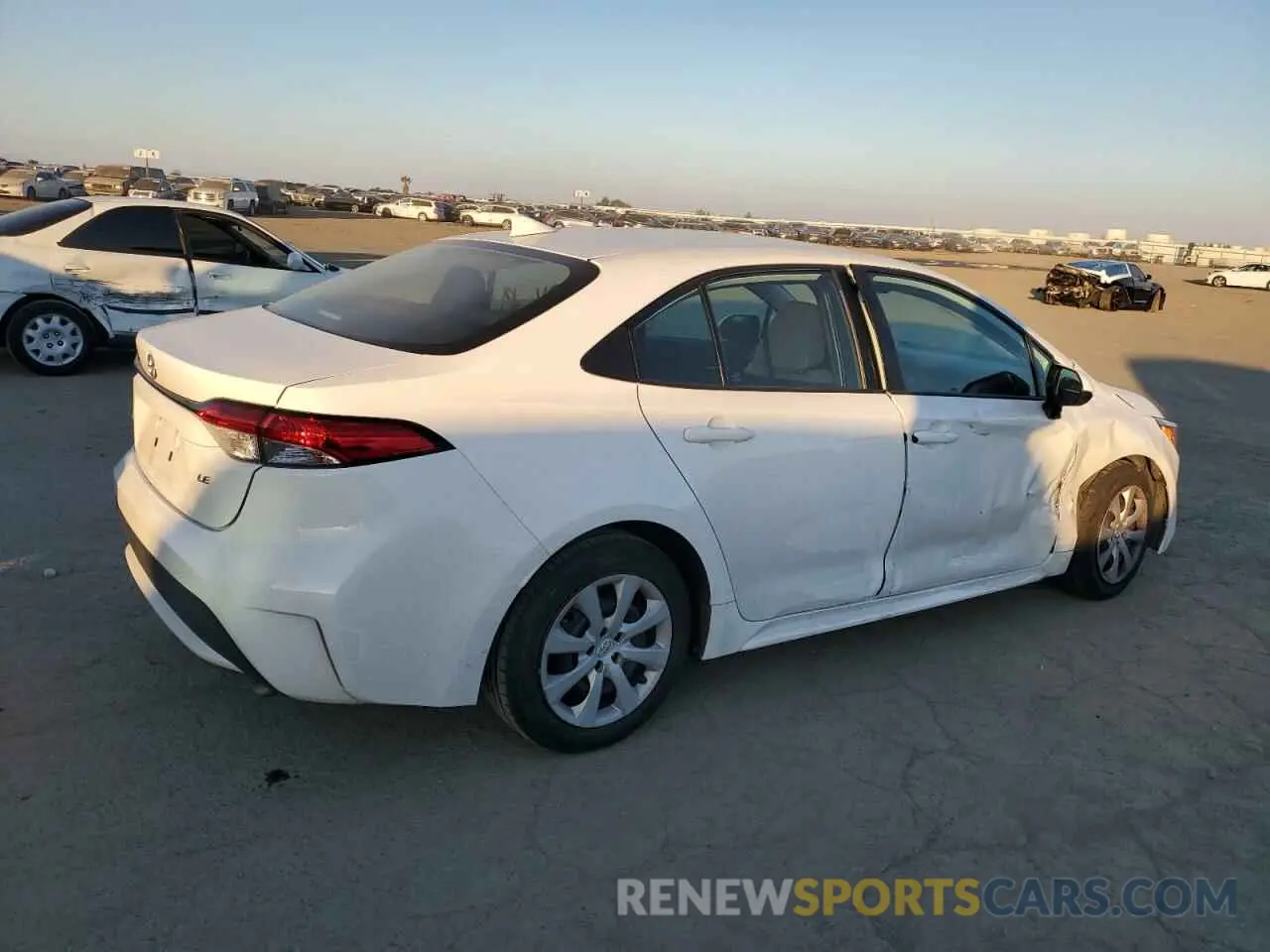 3 fotografías del automóvil dañado 5YFEPMAE3MP187202 TOYOTA COROLLA 2021